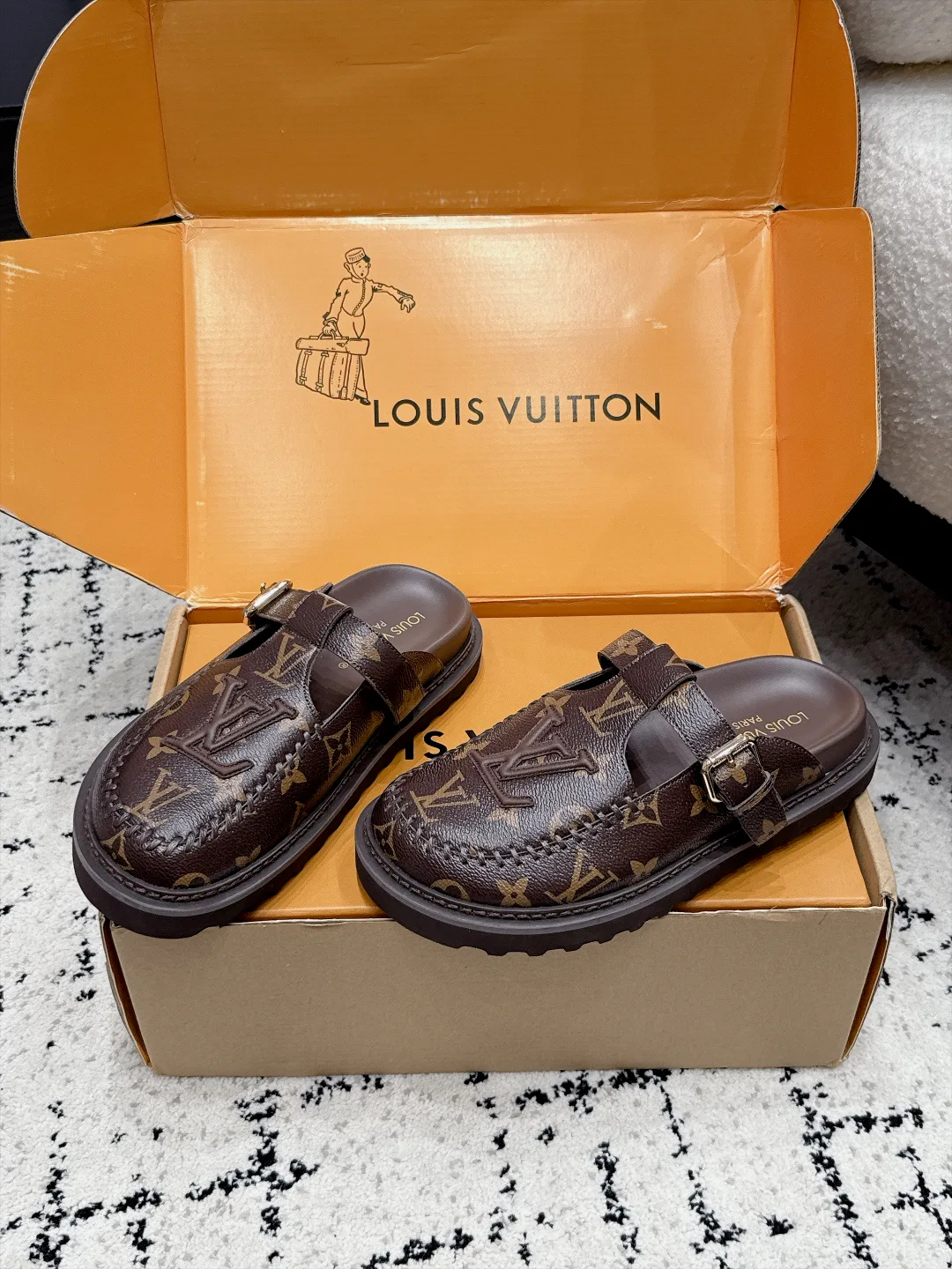 Women's Mules And Clogs LOUIS VUITTON 17823676
