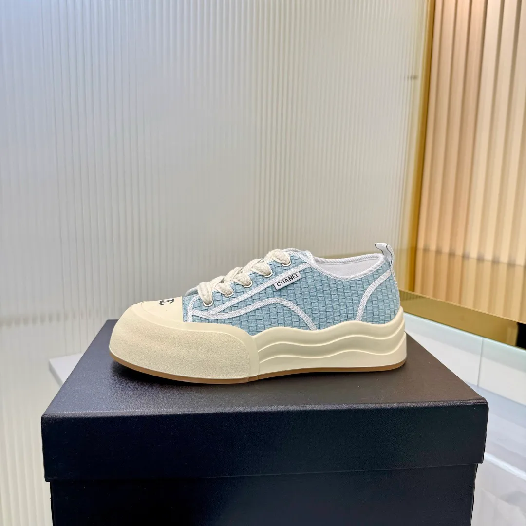 Women's Sneakers CHANEL 18366977