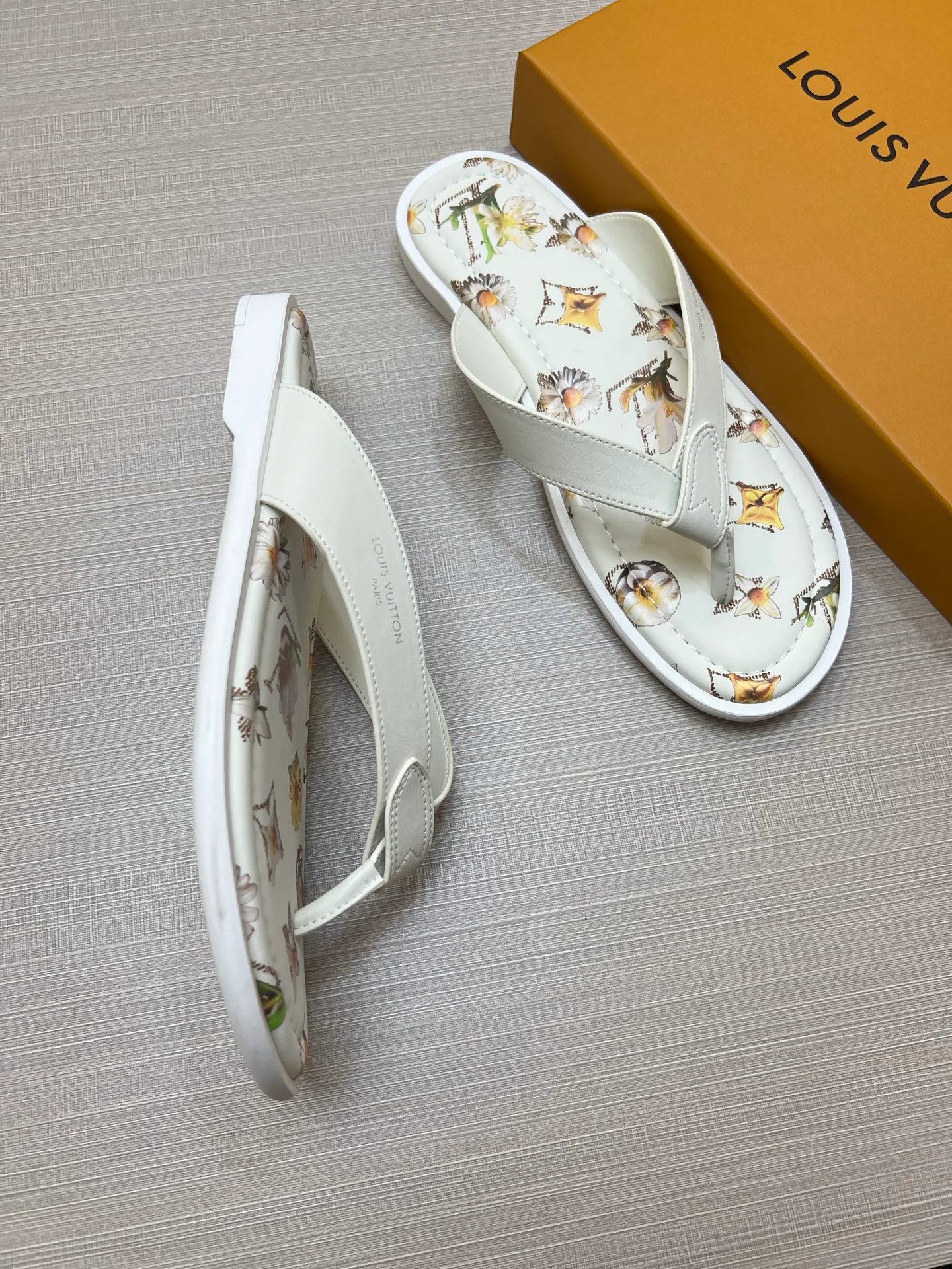 Men's Flip-Flops LOUIS VUITTON 17078847