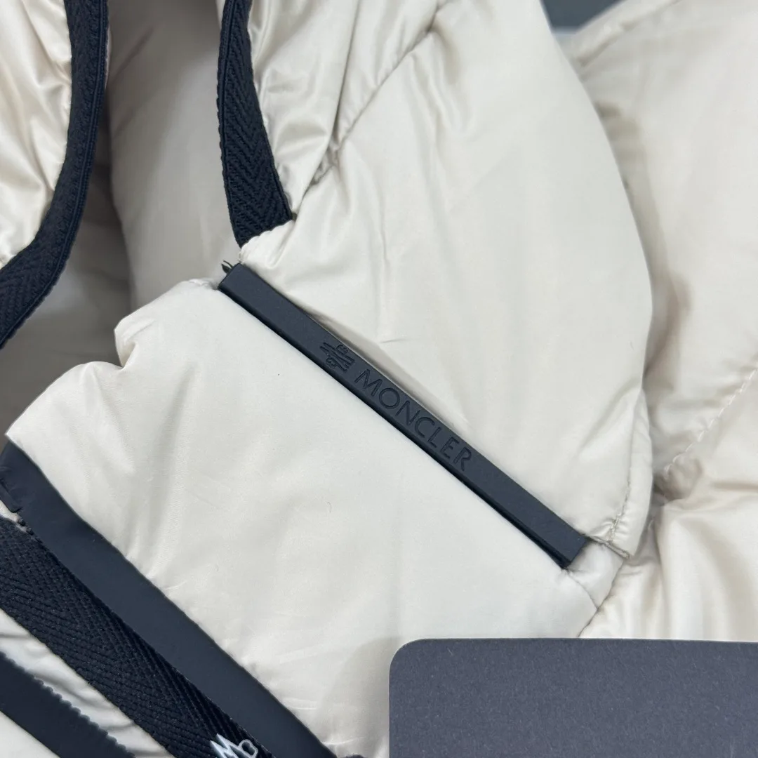 Women's Vests MONCLER 18001990