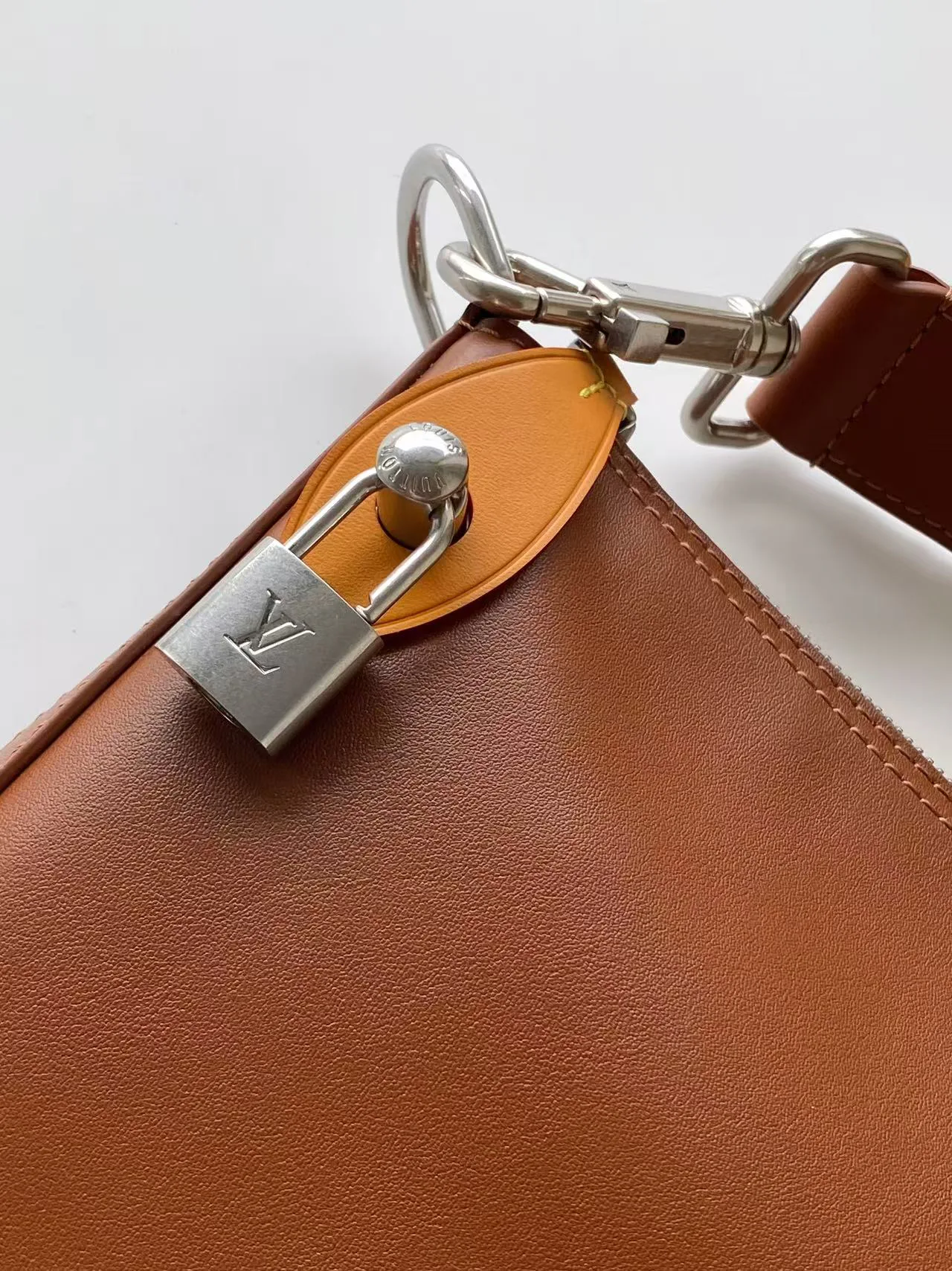Классические Сумки Женские Louis Vuitton 18664440