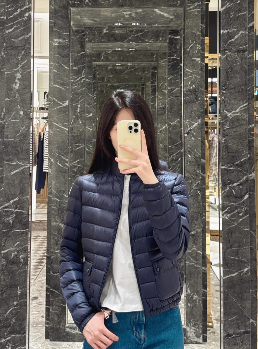 Women's Jackets And Down Jackets MONCLER 18213382