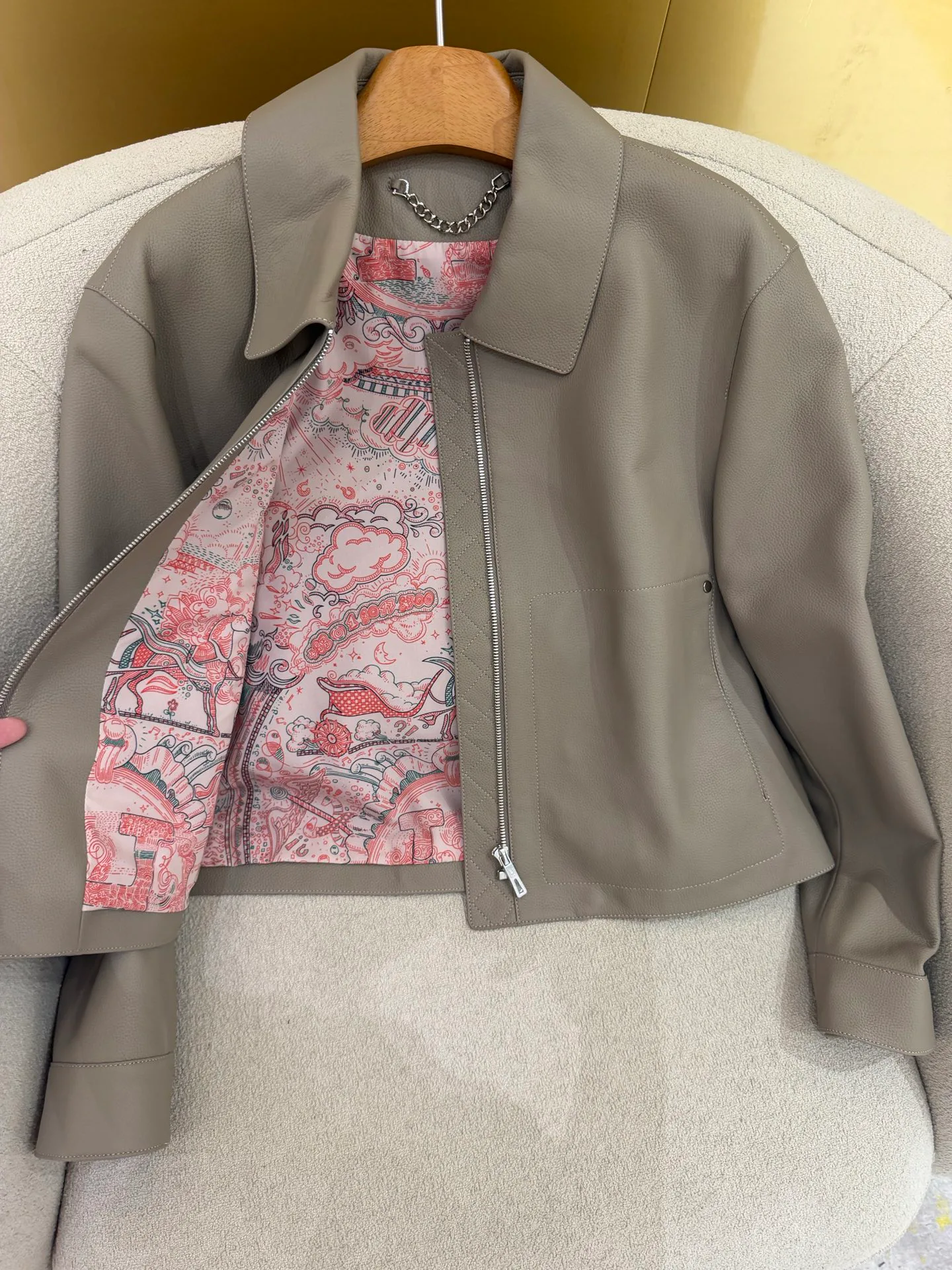 Women's Leather Jackets And Sheepskin Coats HERMES 17802390