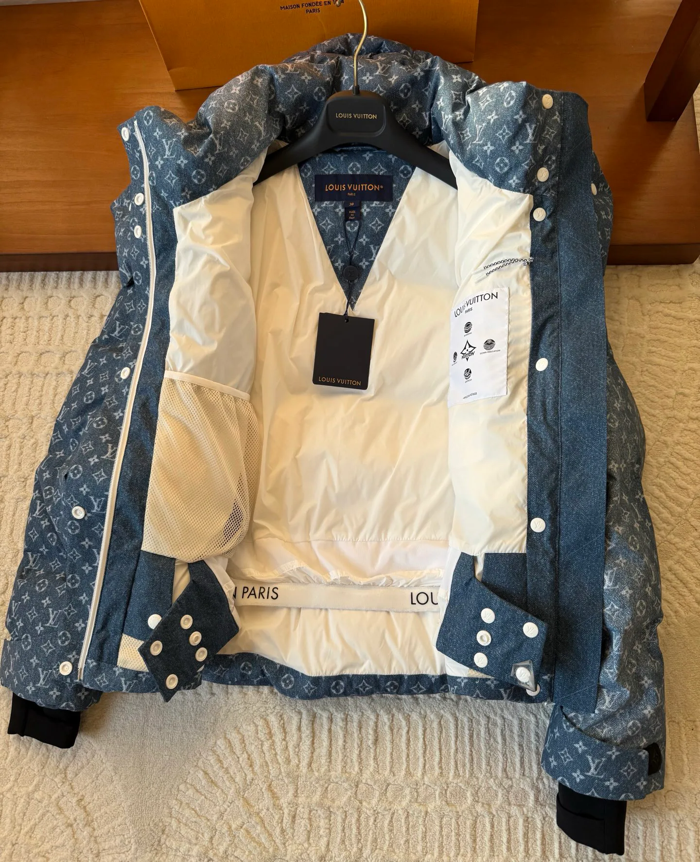 Women's Jackets And Down Jackets LOUIS VUITTON 18046940