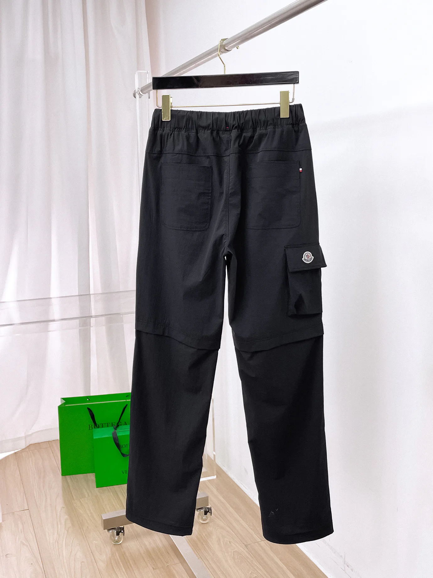 Men's Trousers MONCLER 18399302