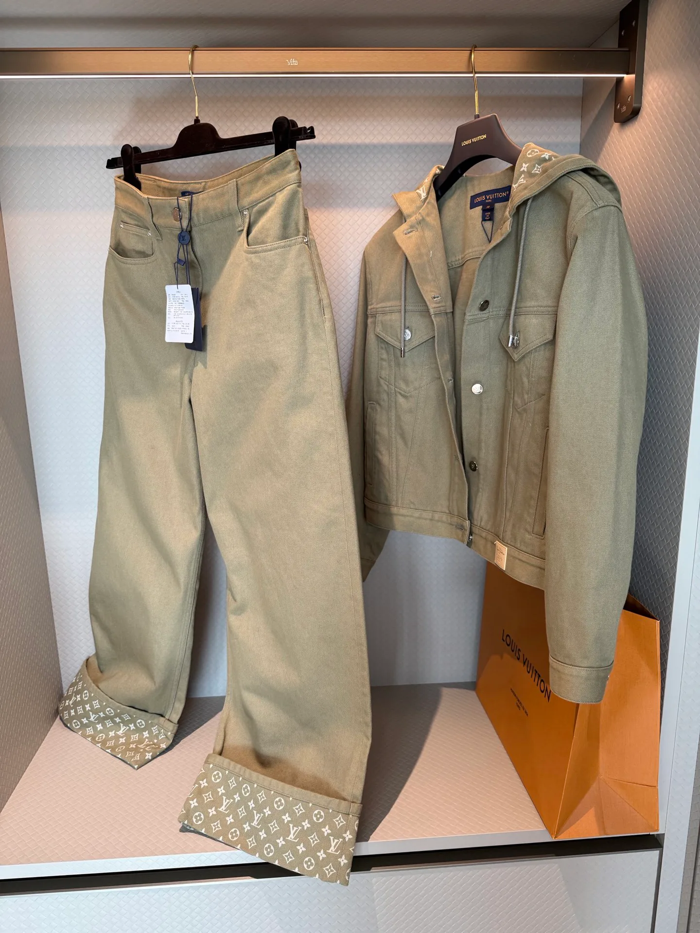 Women's Jackets And Down Jackets LOUIS VUITTON 17094451