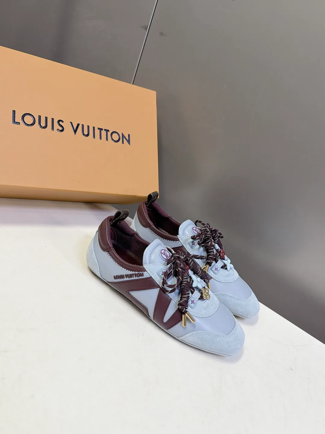 Women's Sneakers LOUIS VUITTON 18005457
