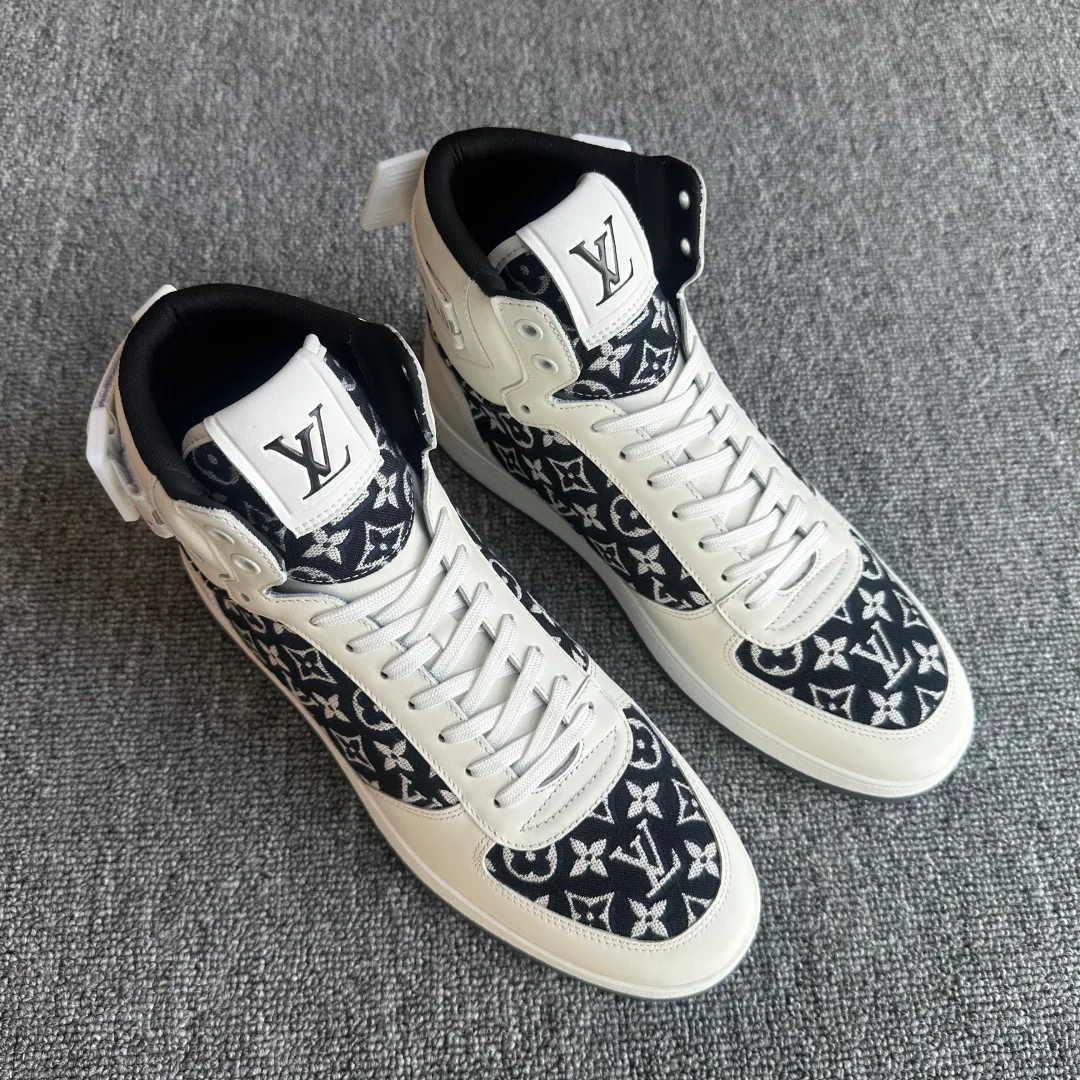 Men's Sneakers LOUIS VUITTON 18394314