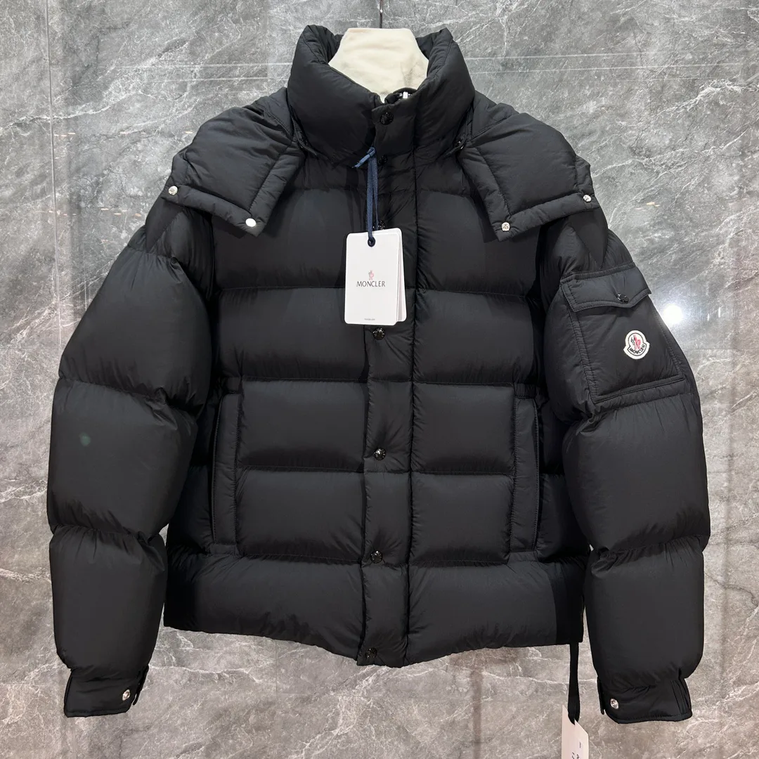 Women's Jackets And Down Jackets MONCLER 18134087
