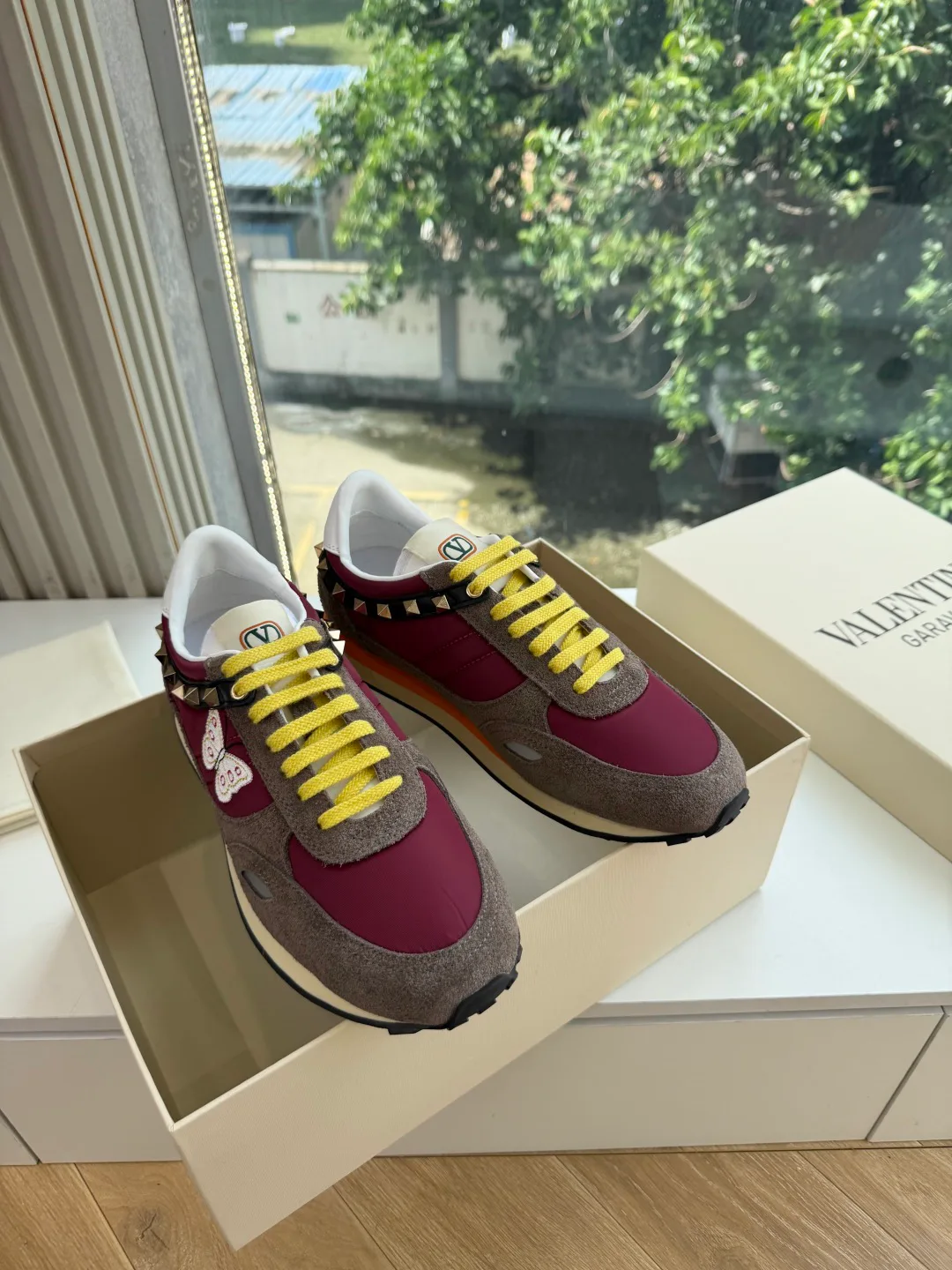 Women's Sneakers VALENTINO 18053444
