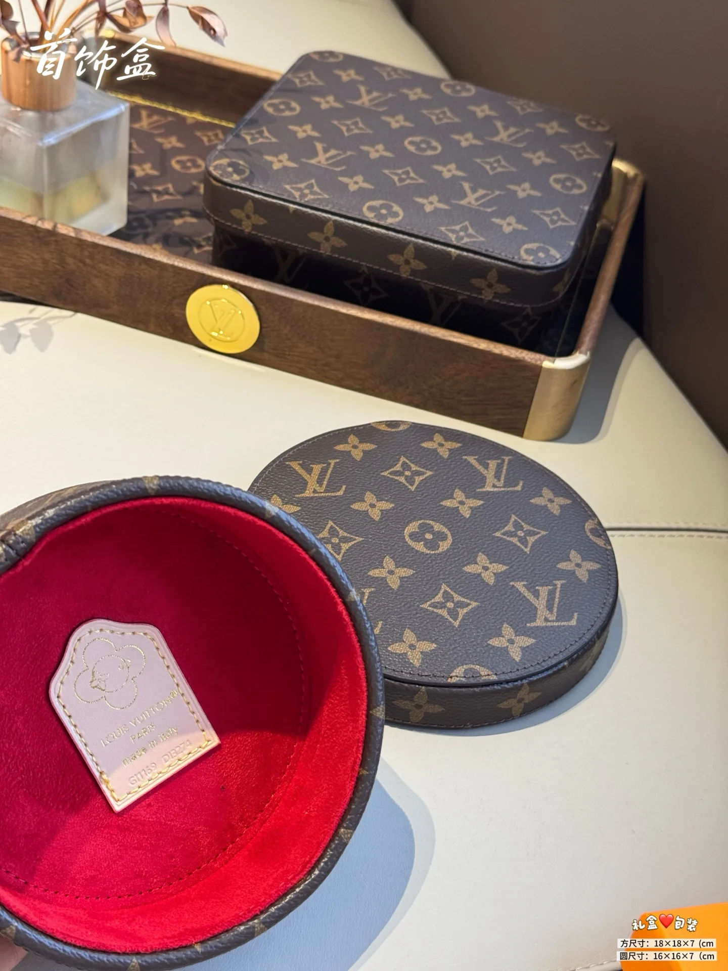 Textiles LOUIS VUITTON 18429616
