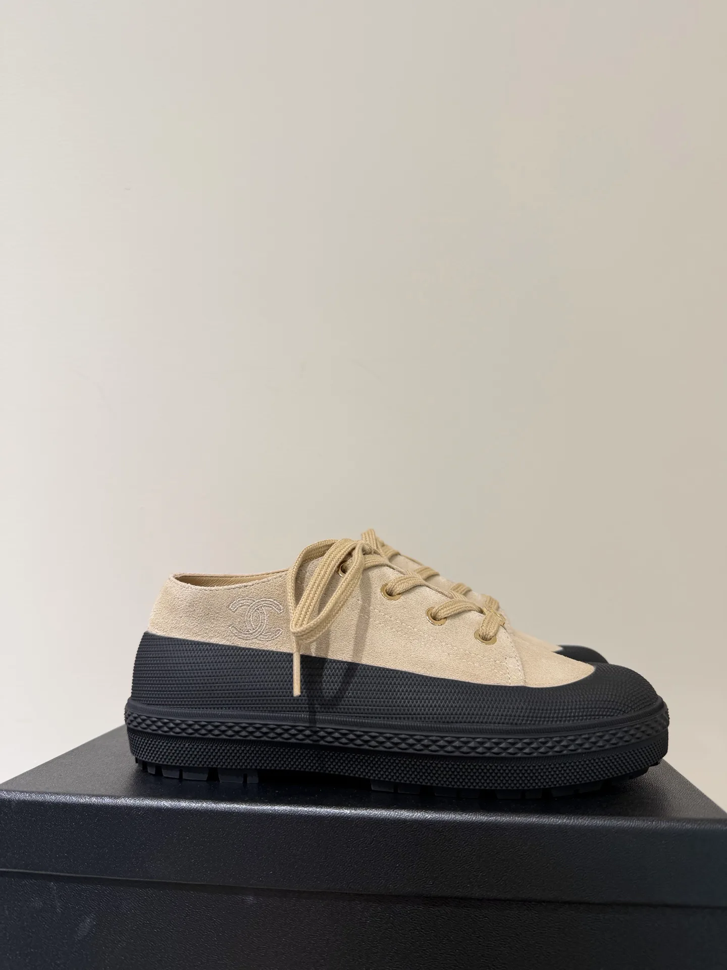 Women's Sneakers CHANEL 17956126