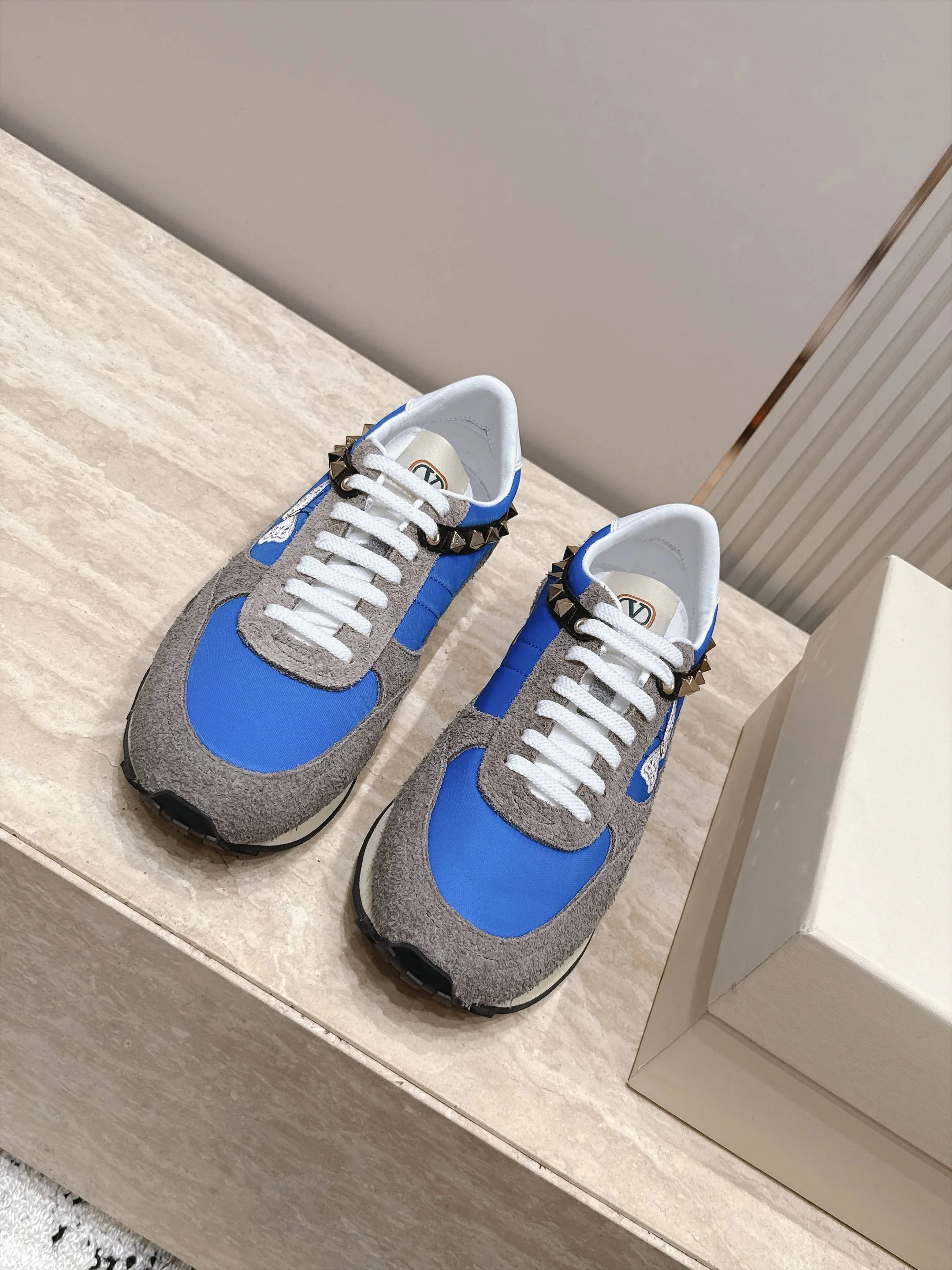 Women's Sneakers VALENTINO 17876587