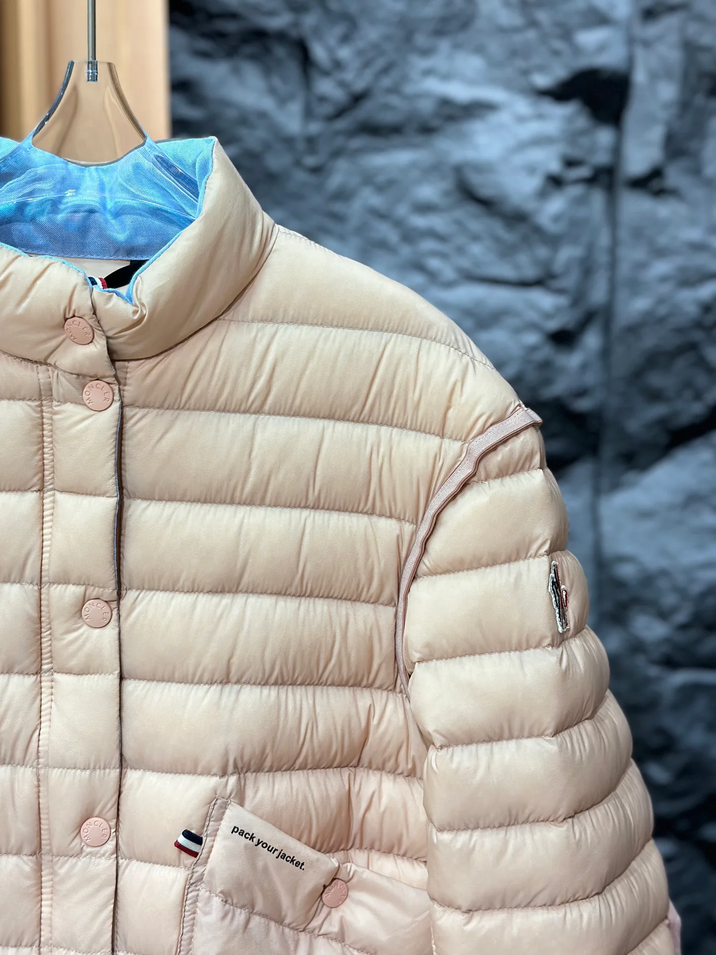 Women's Jackets And Down Jackets MONCLER 17899294