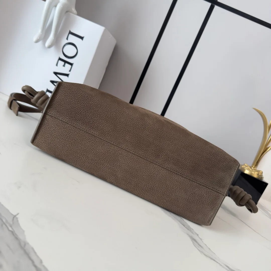 Women's Classic Handbags LOEWE 18383412