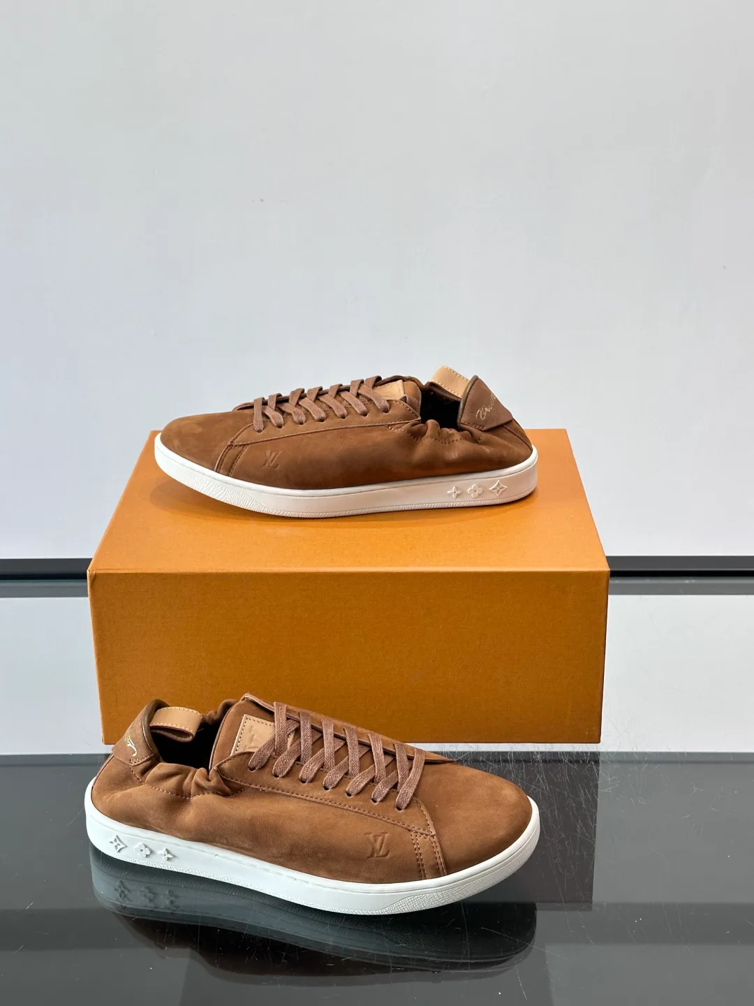Men's Sneakers LOUIS VUITTON 18263698