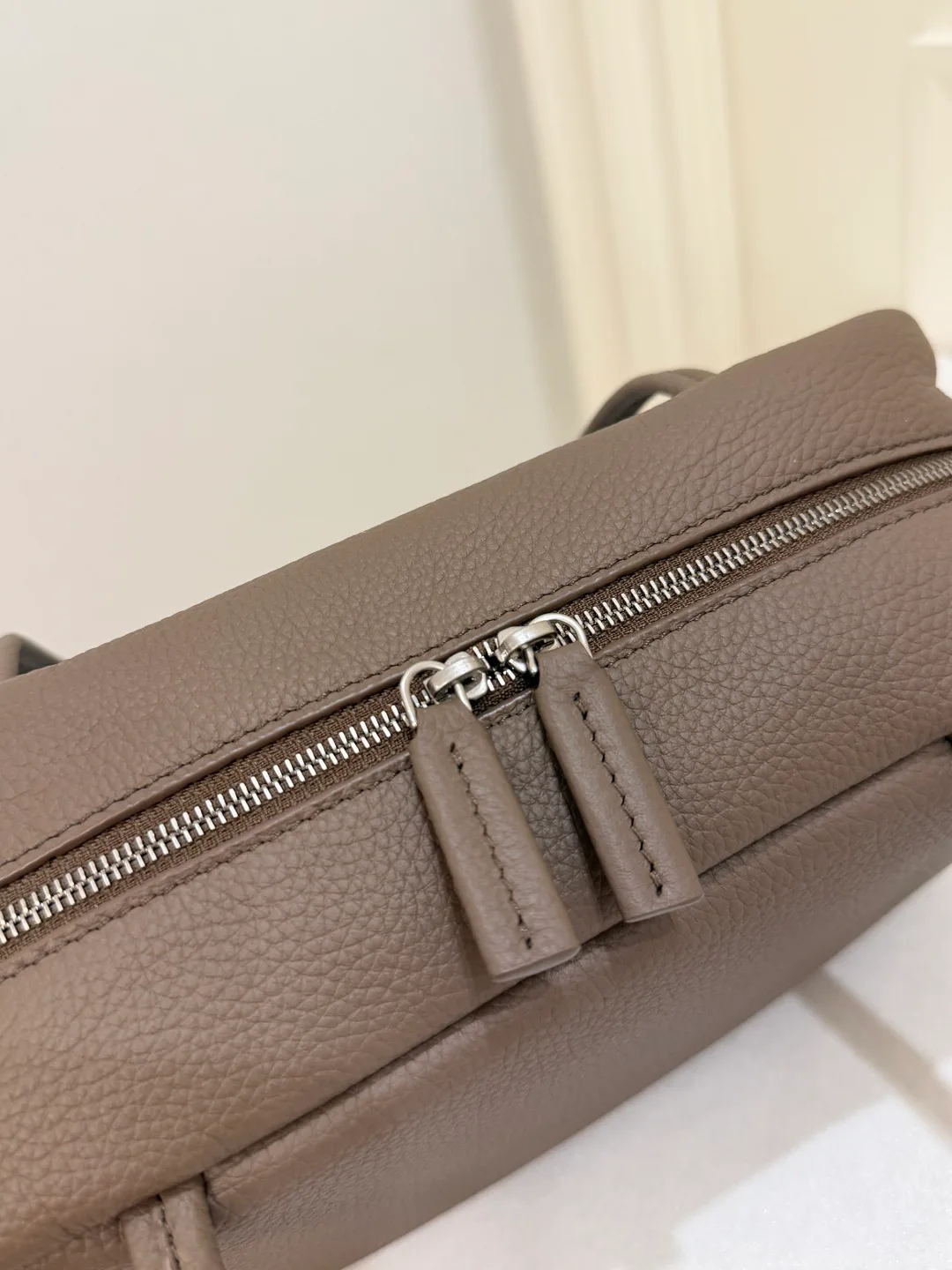 Women's Classic Handbags THE ROW 18161951