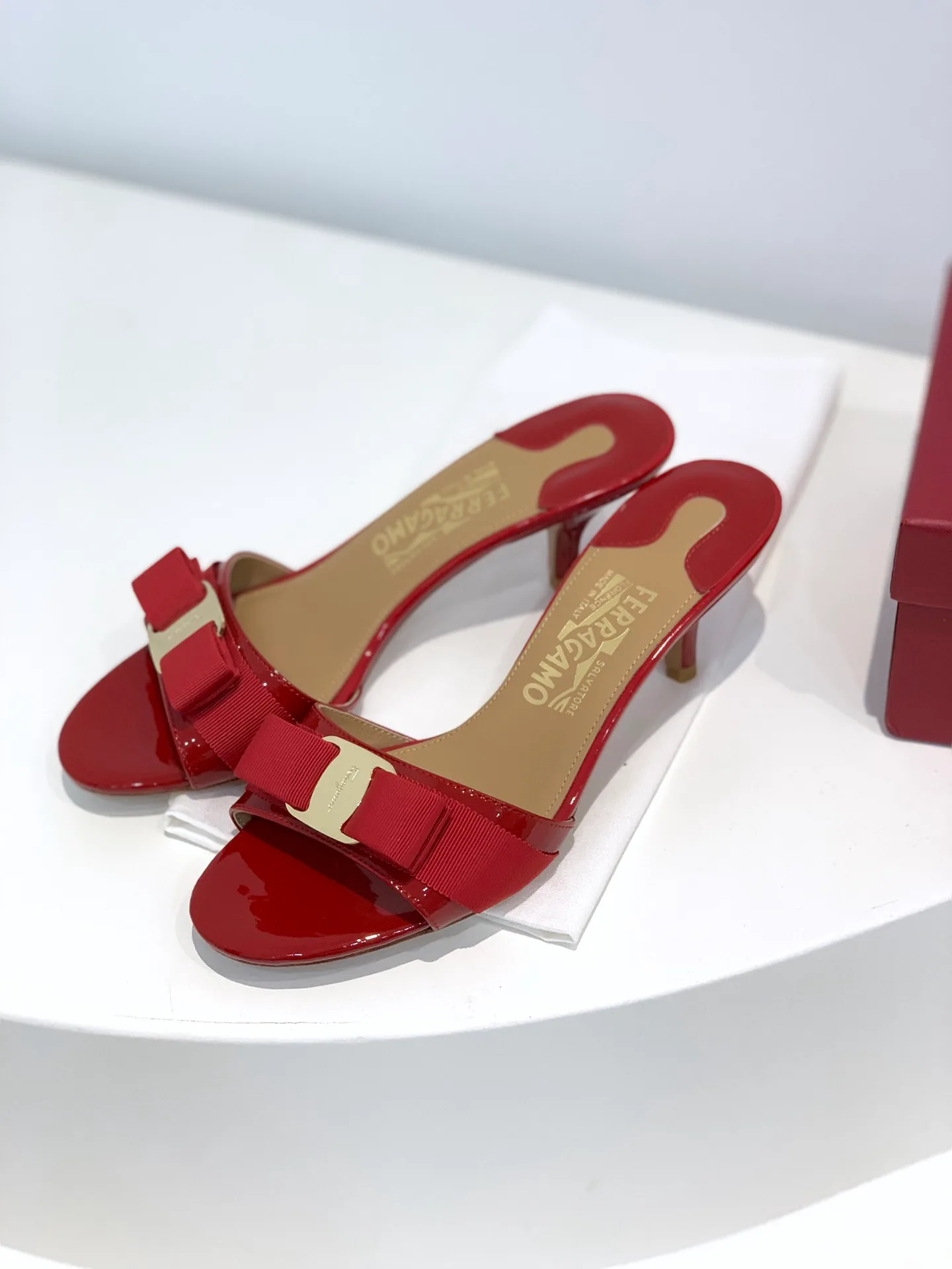Women's Open-Toe Sandals SALVATORE FERRAGAMO 17642541