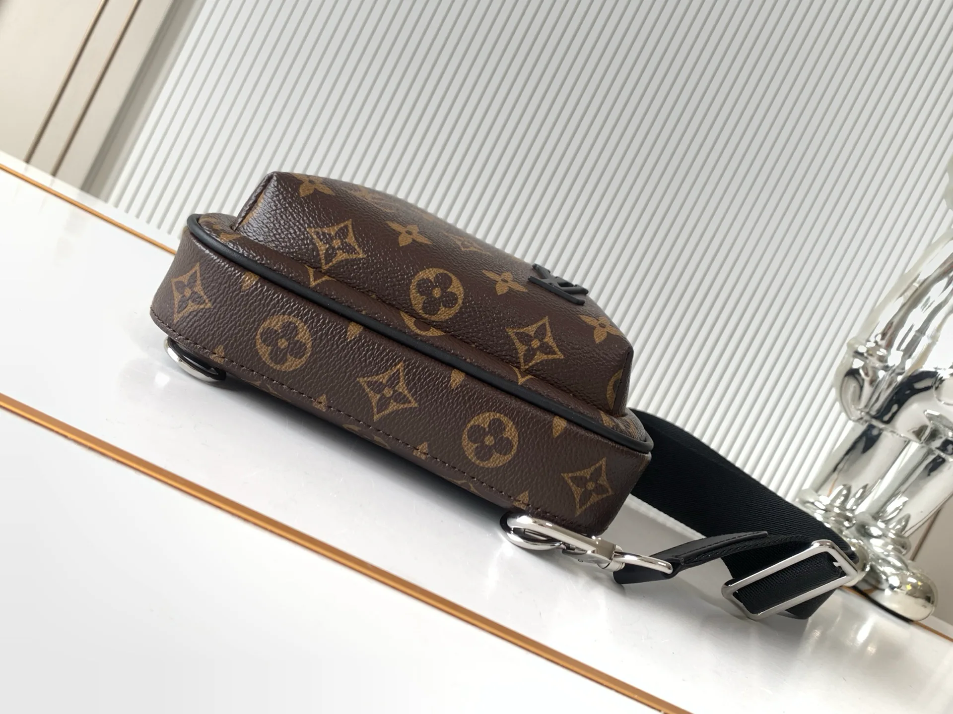 Women's Shoulder Bags LOUIS VUITTON 17893159