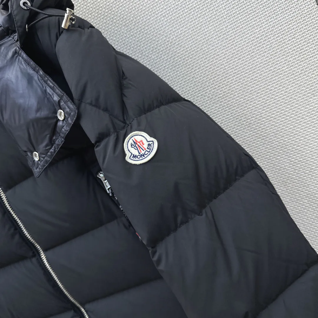 Women's Jackets And Down Jackets MONCLER 18489458