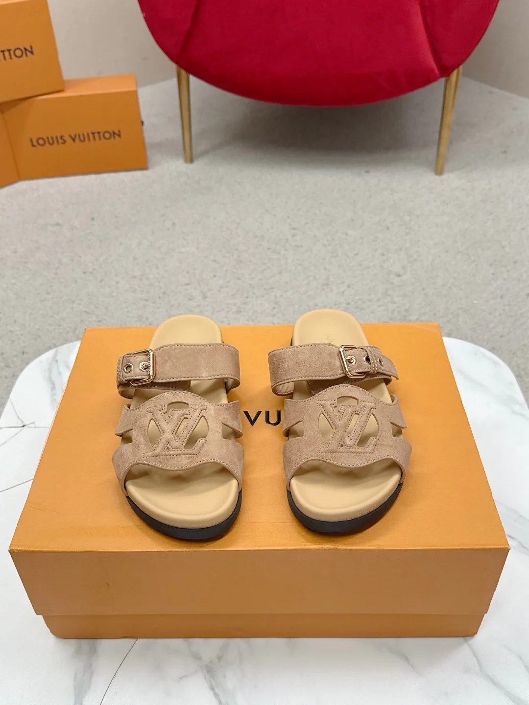 Women's Flip-Flops LOUIS VUITTON 18235700