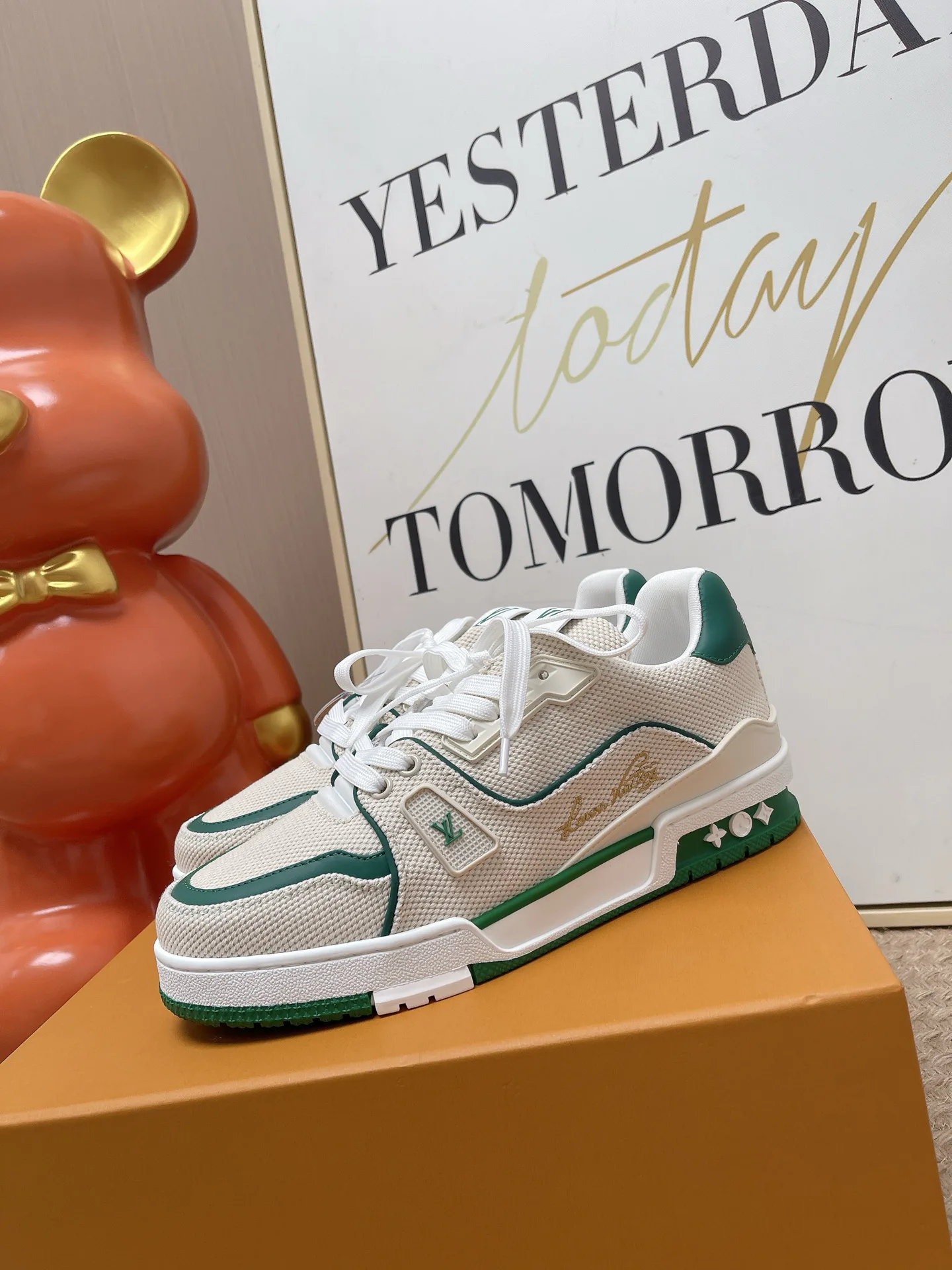 Women's Sneakers LOUIS VUITTON 17449383