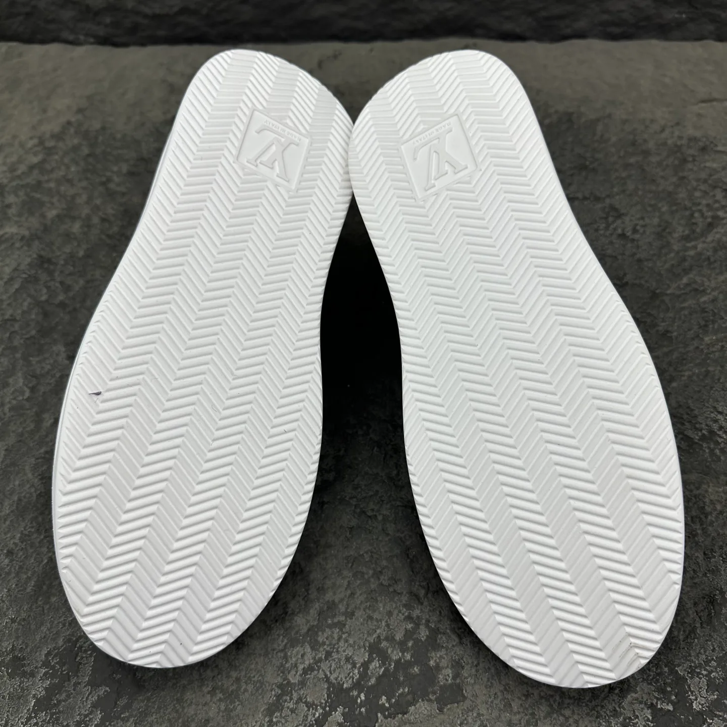 Men's Sneakers LOUIS VUITTON 18154145