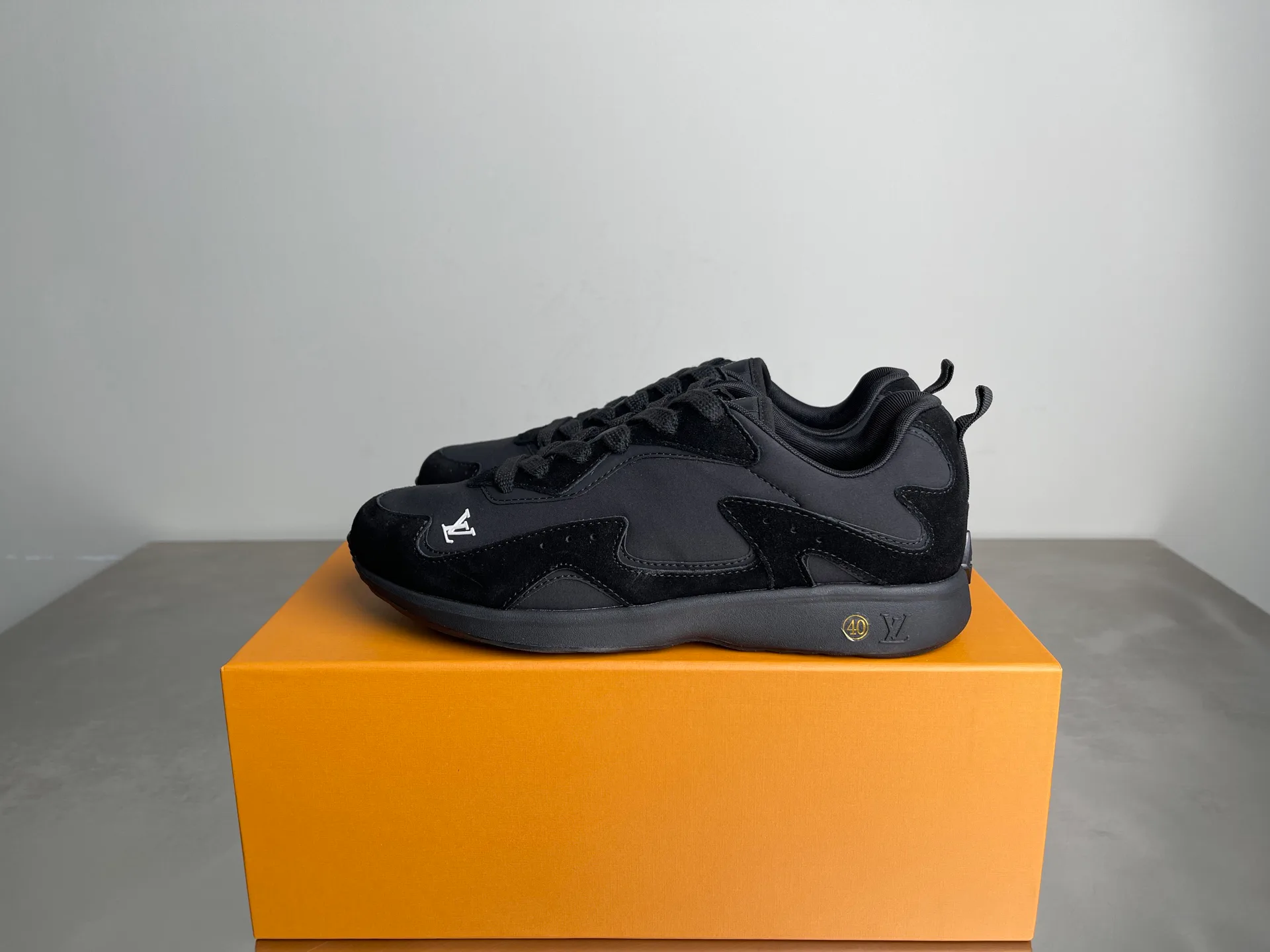 Men's Sneakers LOUIS VUITTON 17818957