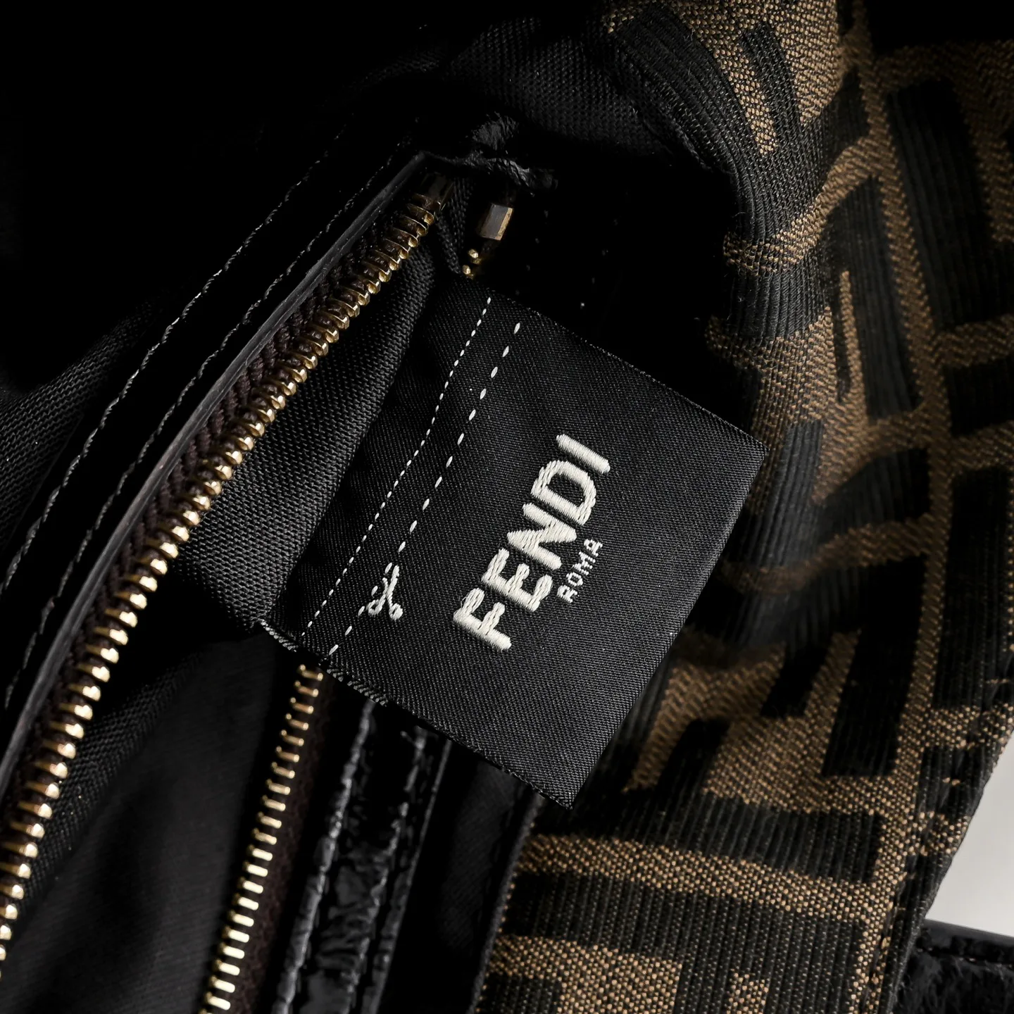 Классические Сумки Женские Fendi 18676175