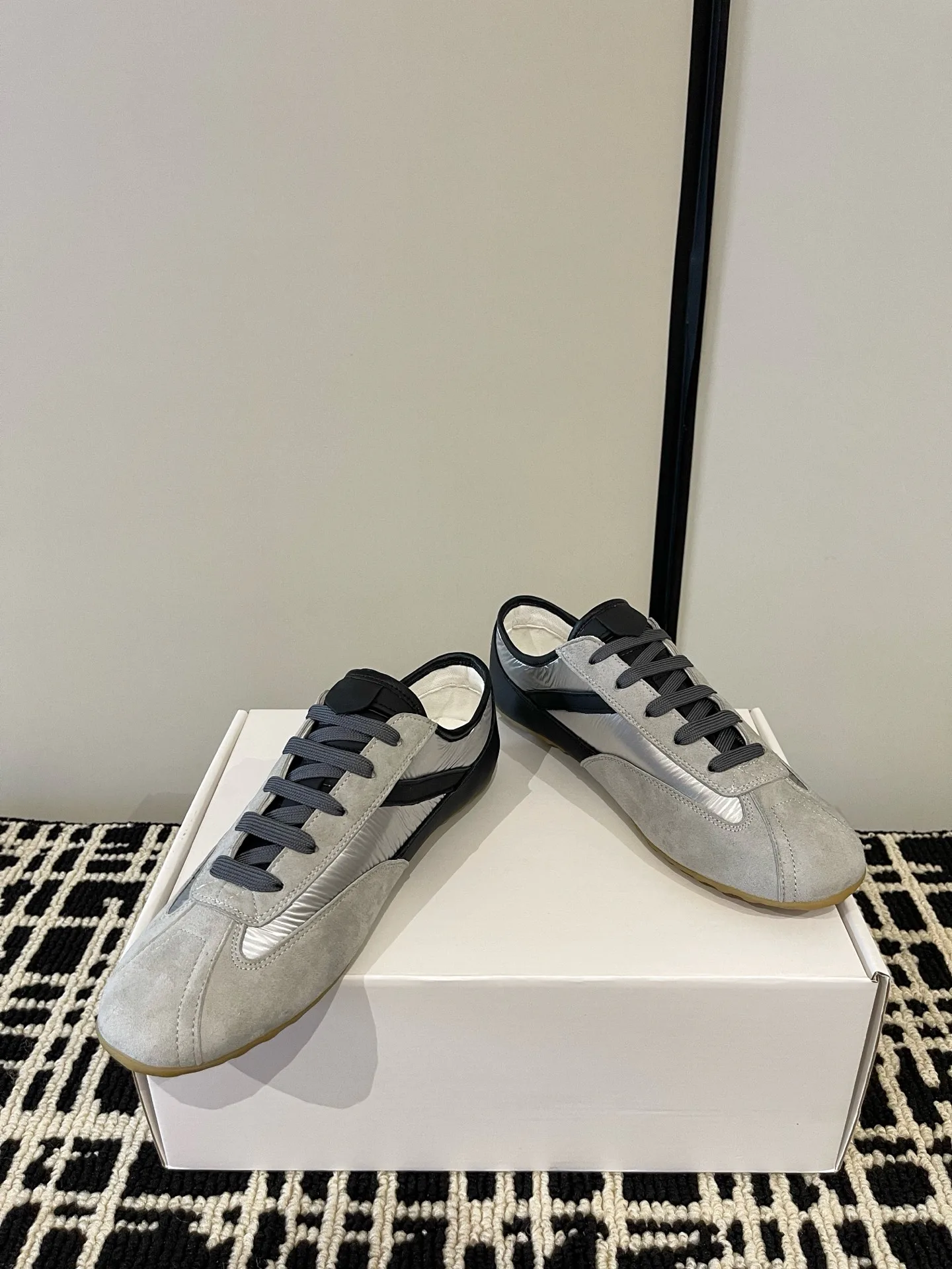 Women's Sneakers ALEXANDER MCQUEEN 18386229