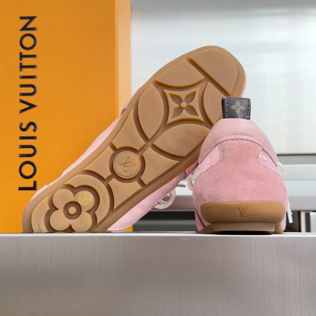 Women's Sneakers LOUIS VUITTON 18083475