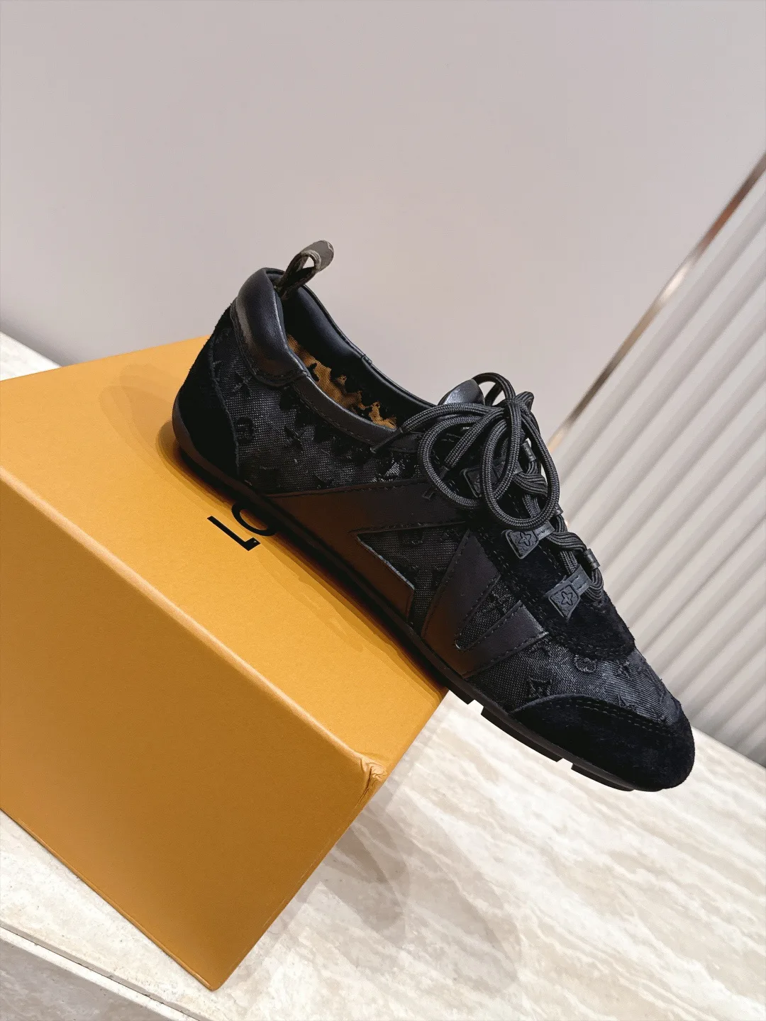 Women's Sneakers LOUIS VUITTON 18091989