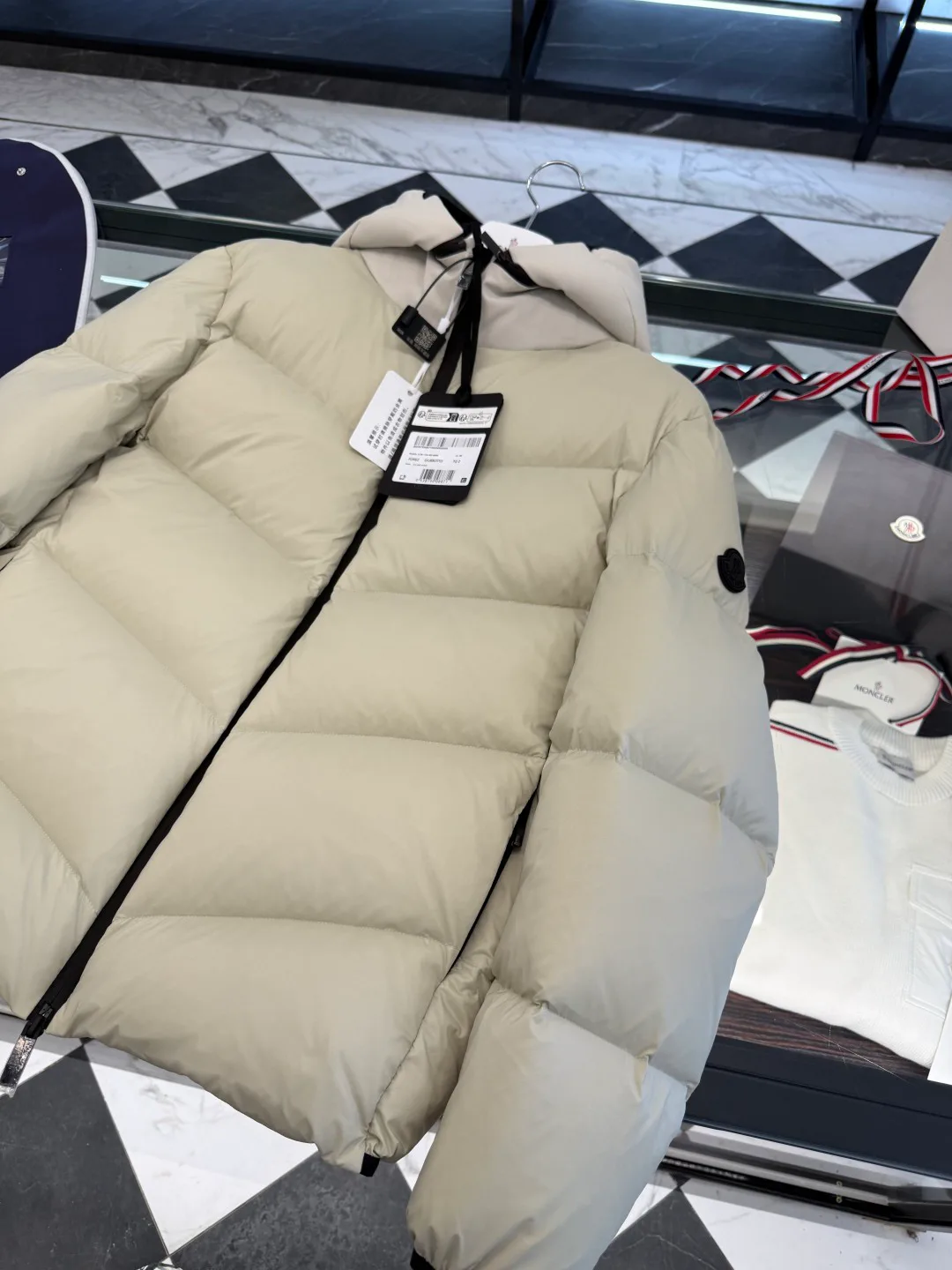 Women's Jackets And Down Jackets MONCLER 17864057