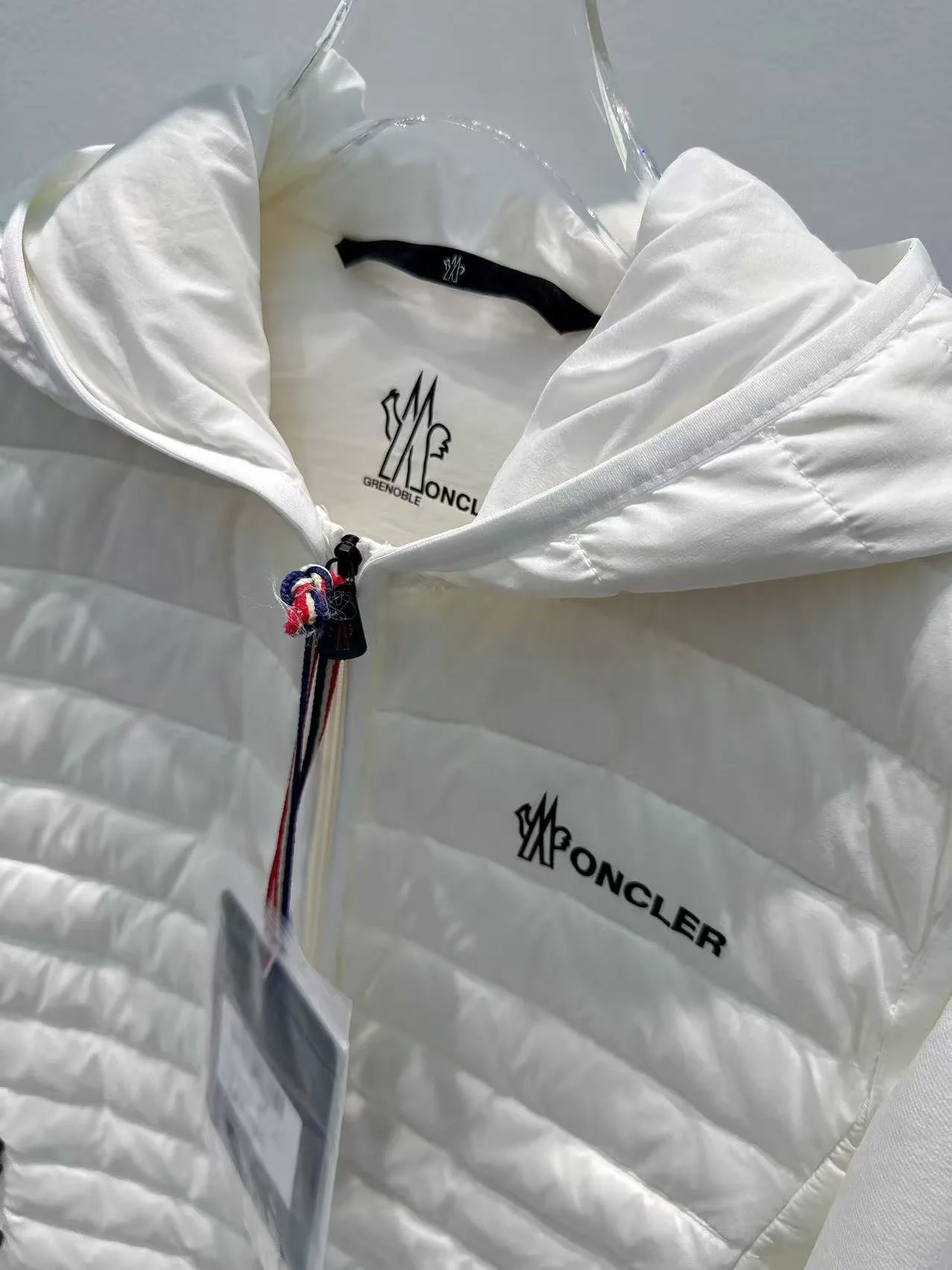 Women's Jackets And Down Jackets MONCLER 17380476