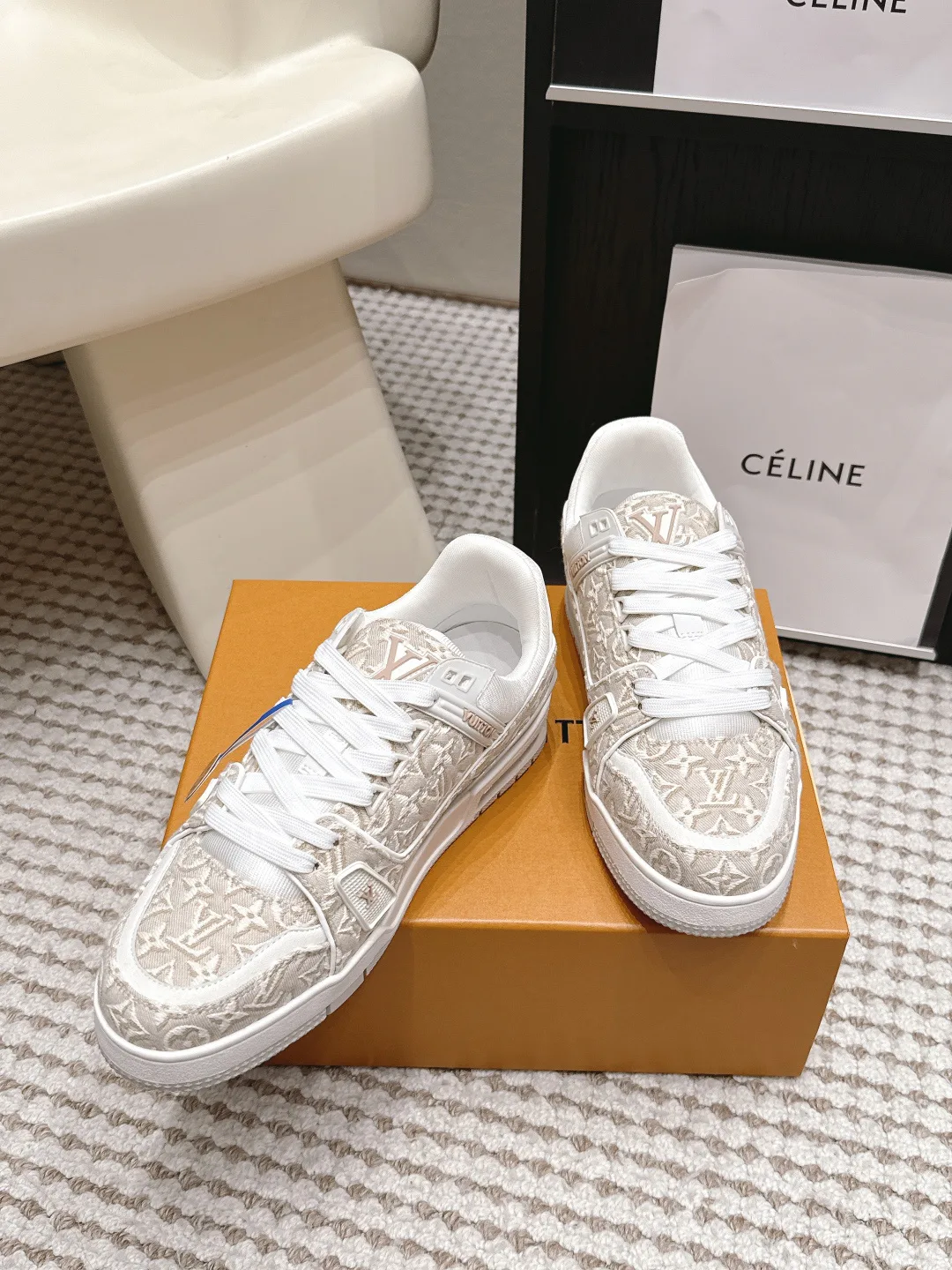 Women's Sneakers LOUIS VUITTON 17657685