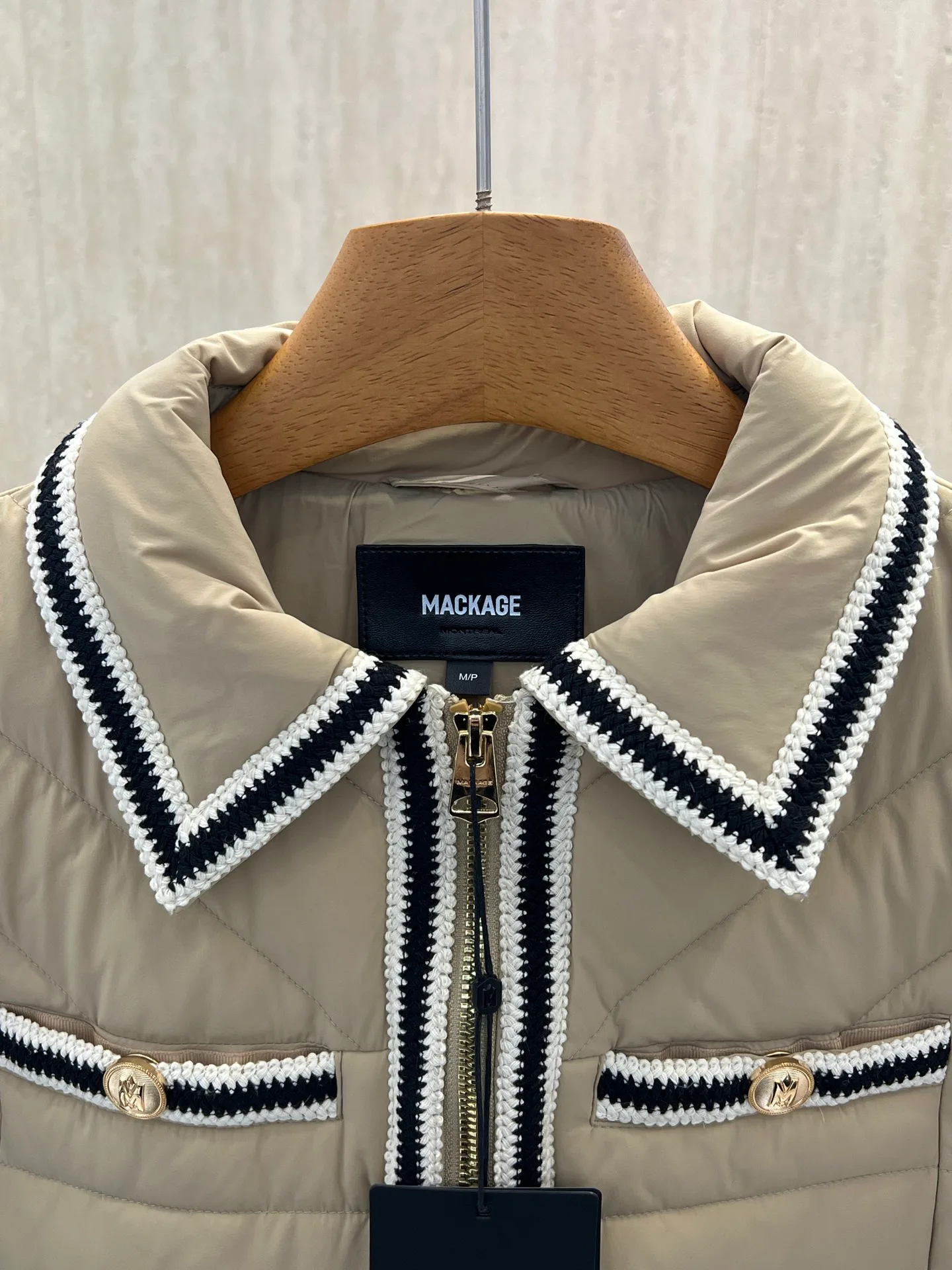 Women's Jackets And Down Jackets MONCLER 17959146