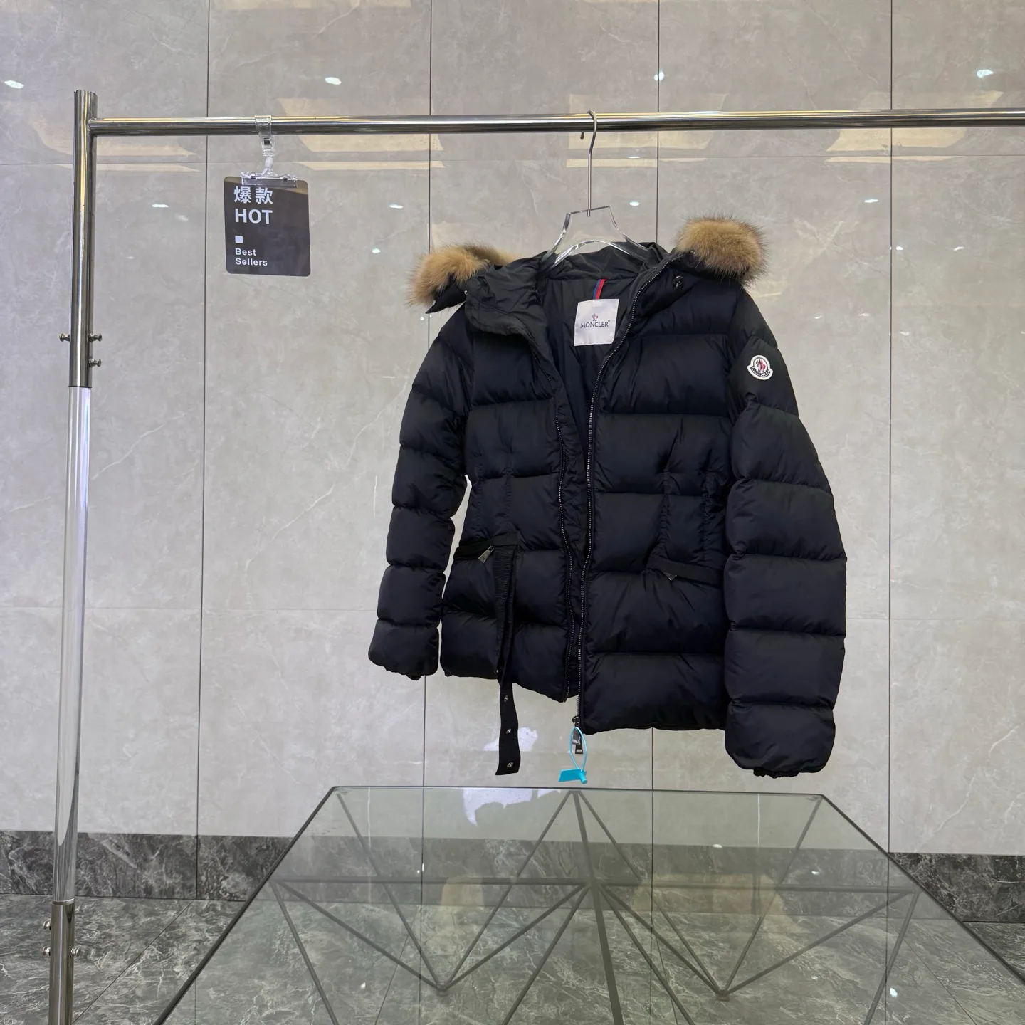 Women's Jackets And Down Jackets MONCLER 17949904
