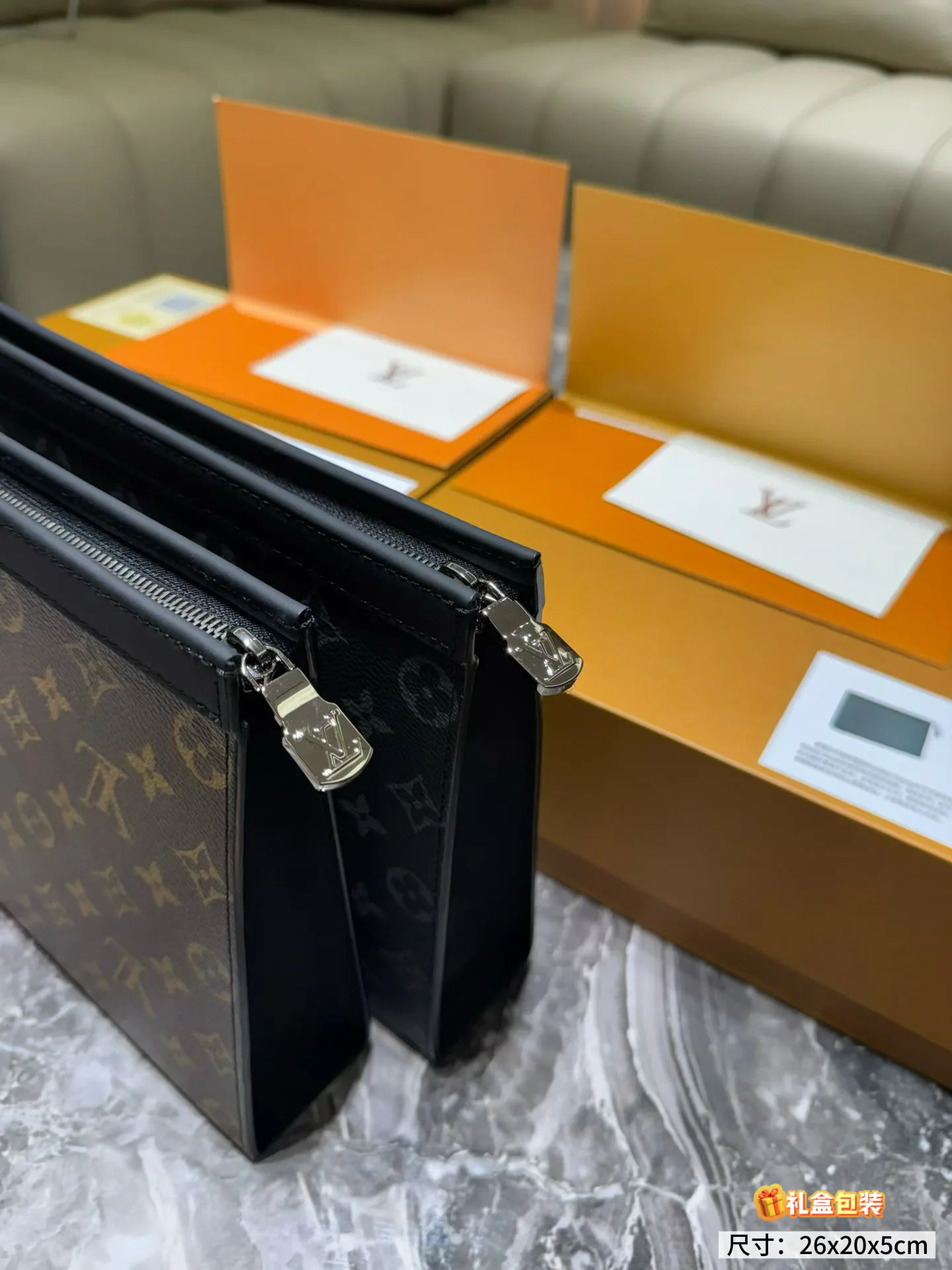 Women's Clutches LOUIS VUITTON 18013756