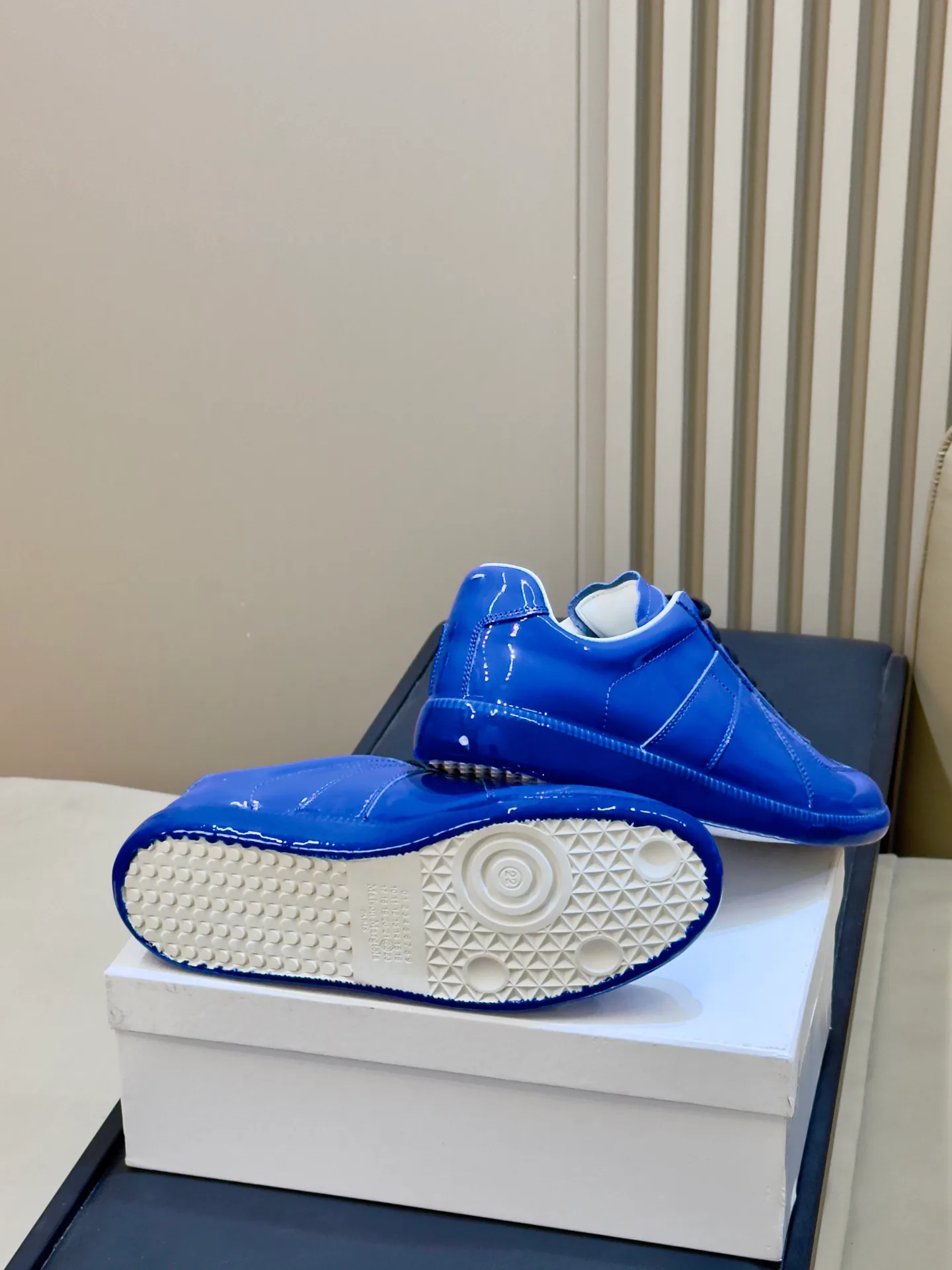 Women's Sneakers MAISON MARGIELA 18073438