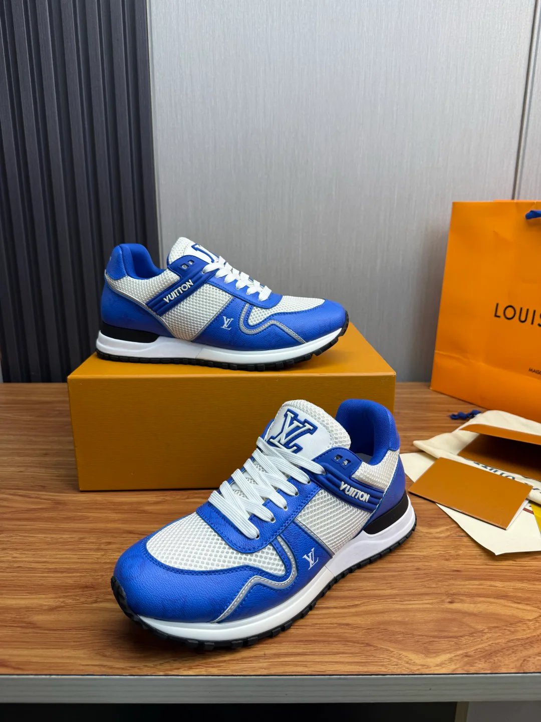 Men's Sneakers LOUIS VUITTON 17429936