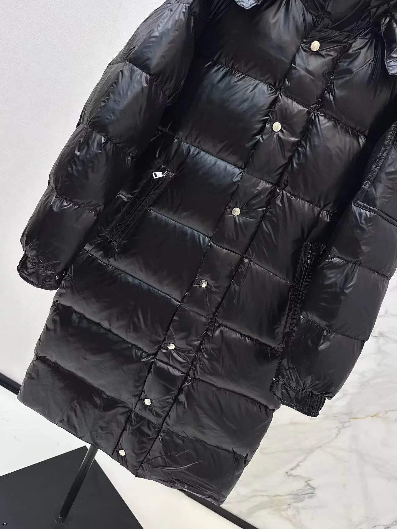 Women's Jackets And Down Jackets MONCLER 18188640