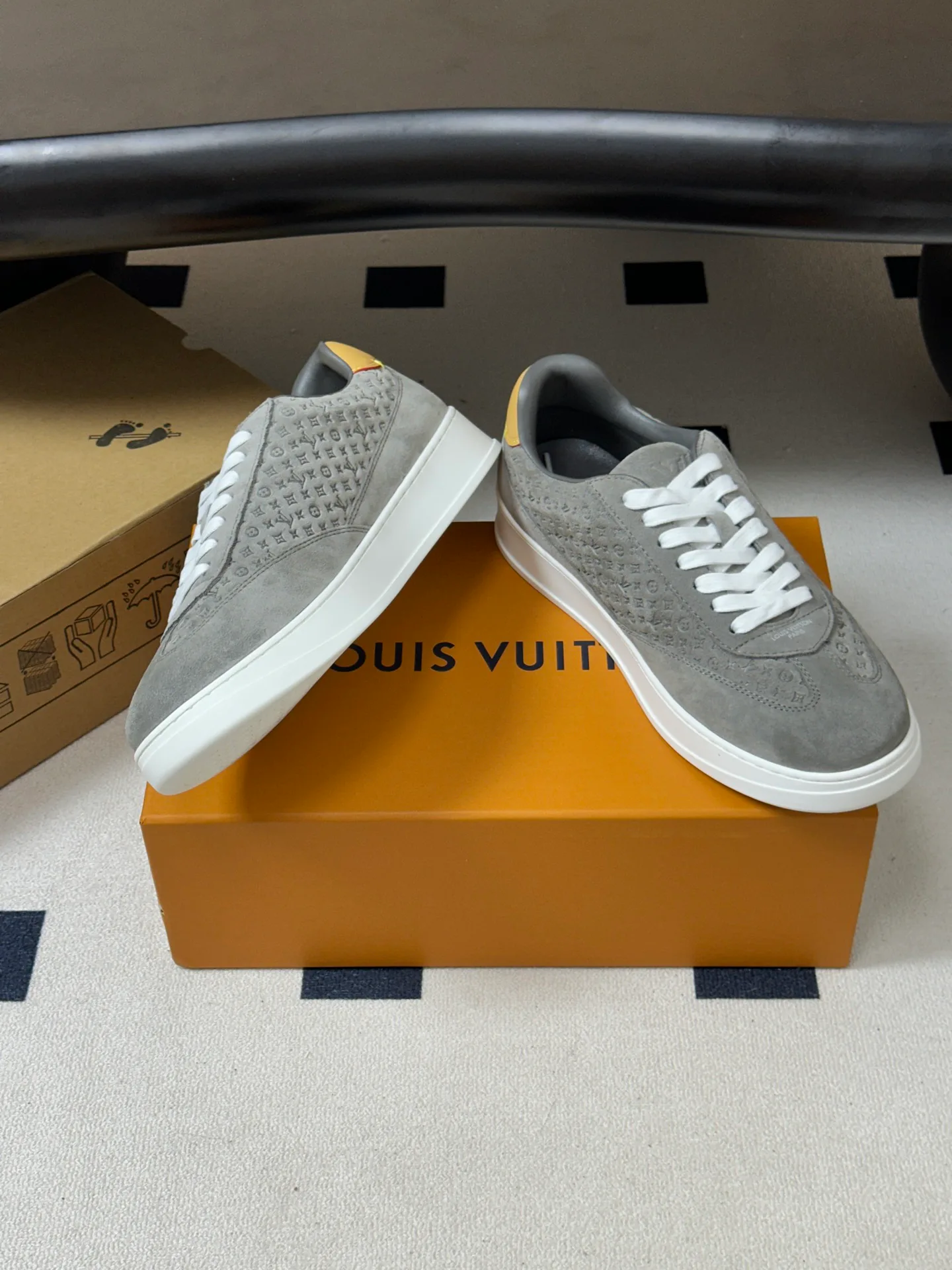 Men's Sneakers LOUIS VUITTON 18340908