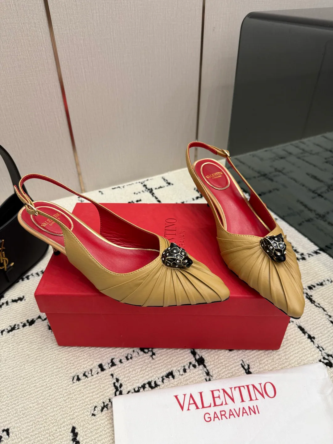 Women's Open-Toe Sandals VALENTINO 18049046
