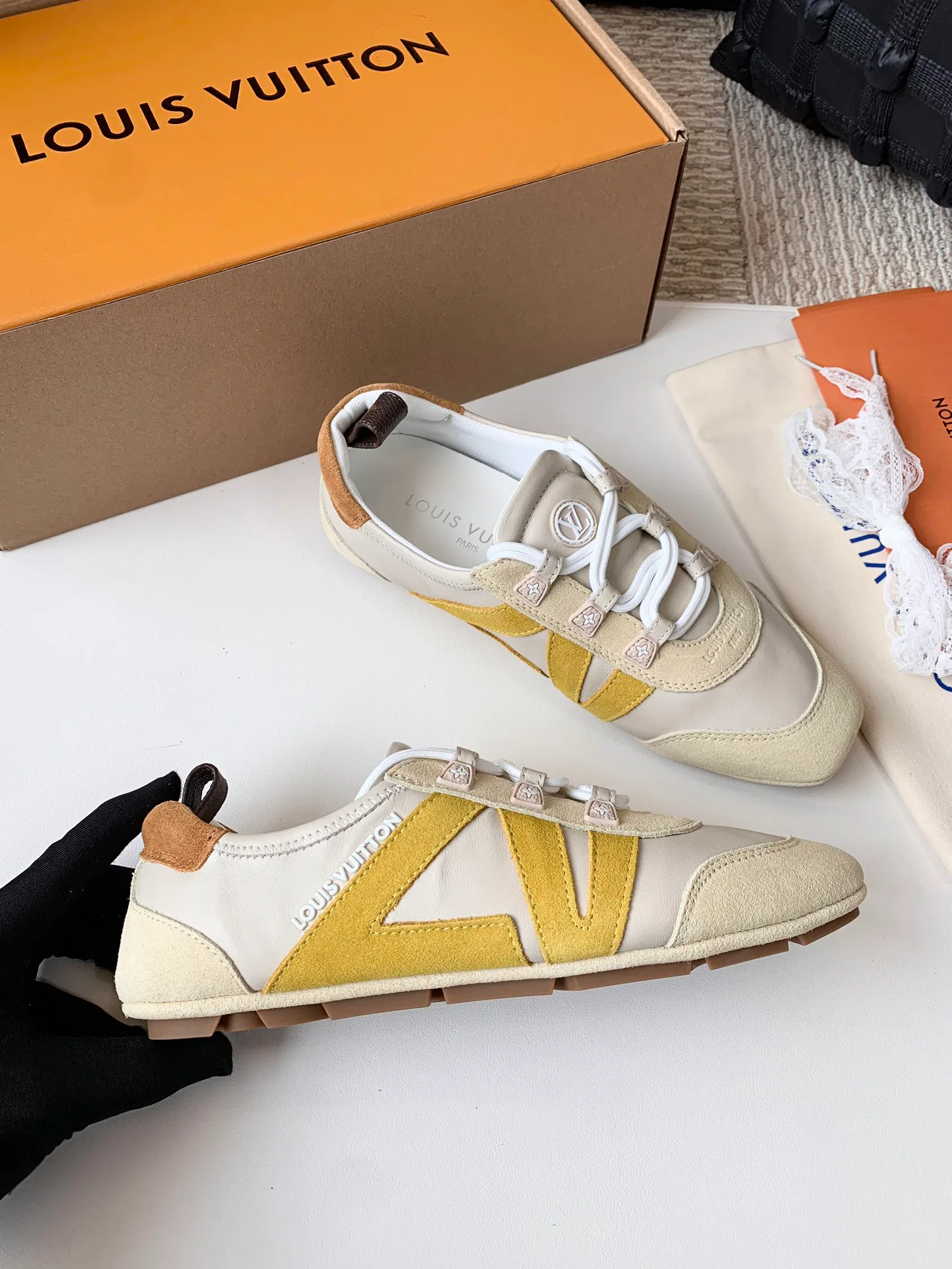Women's Sneakers LOUIS VUITTON 17753812