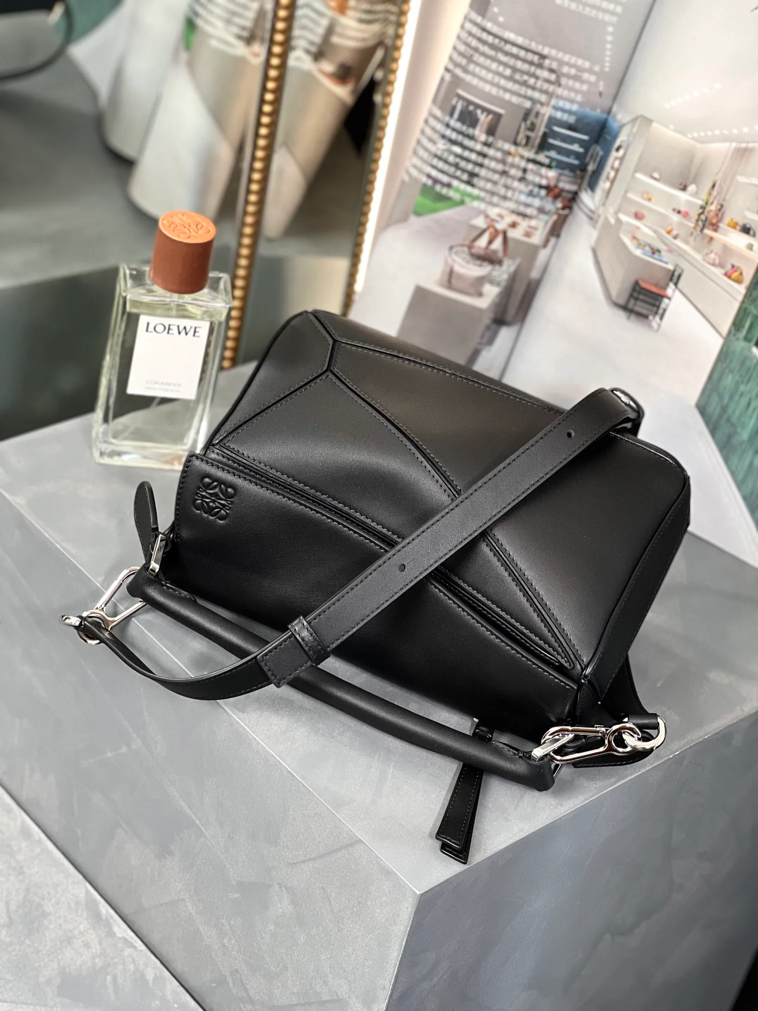 Women's Classic Handbags LOEWE 18019411
