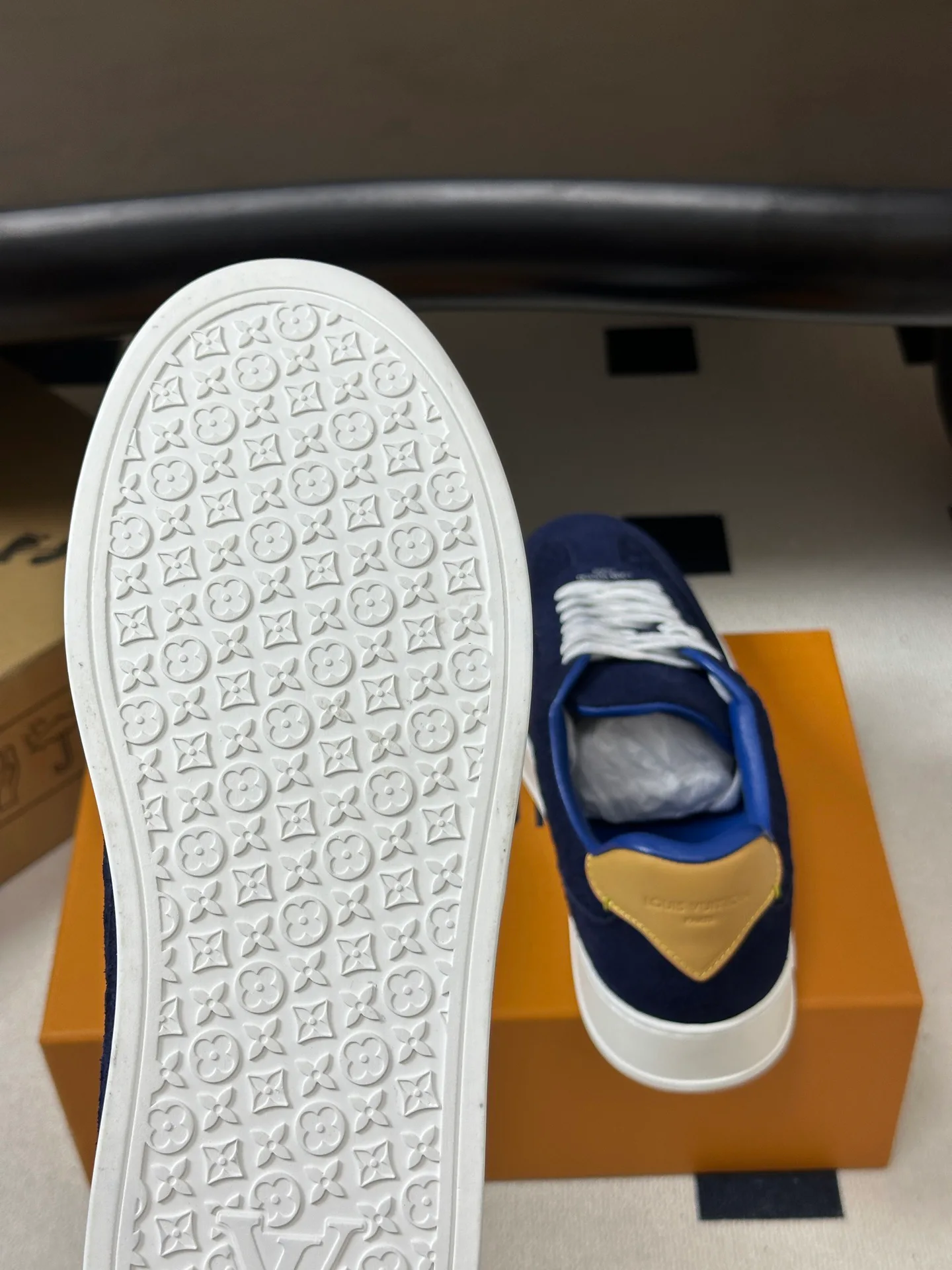 Men's Sneakers LOUIS VUITTON 18340909