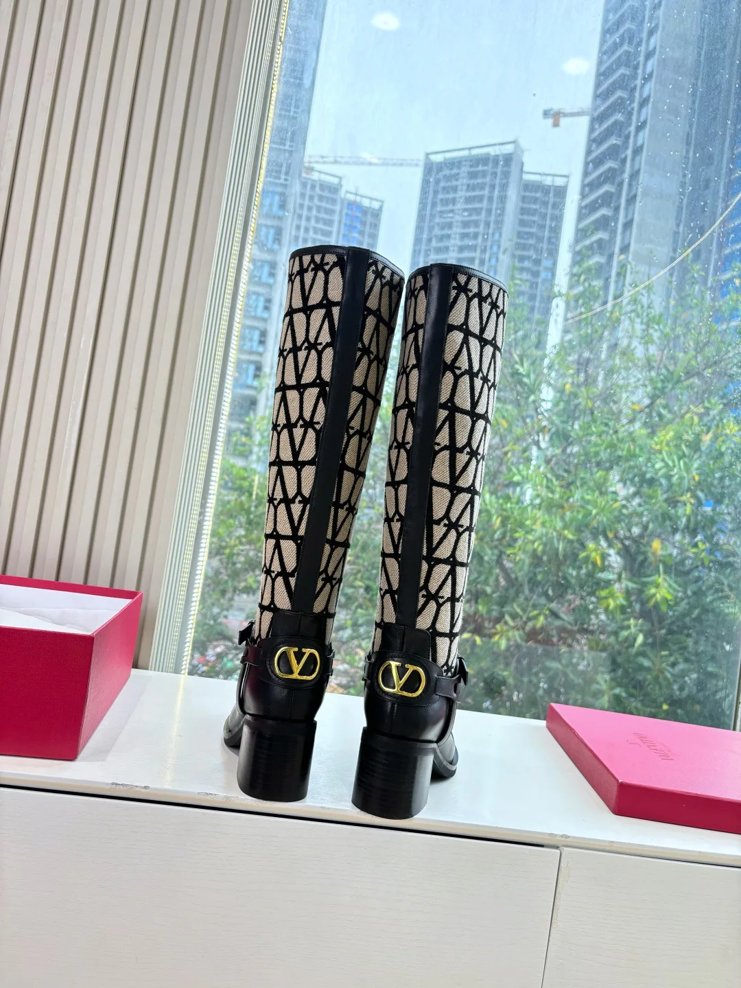 Women's Boots VALENTINO 18356257