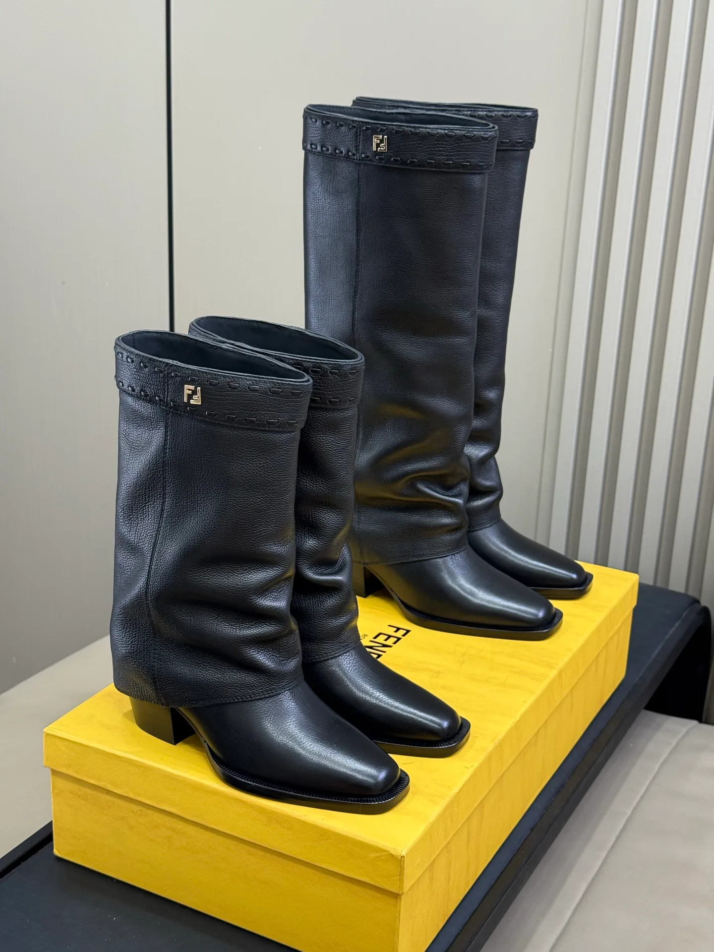Women's Boots FENDI 18370132