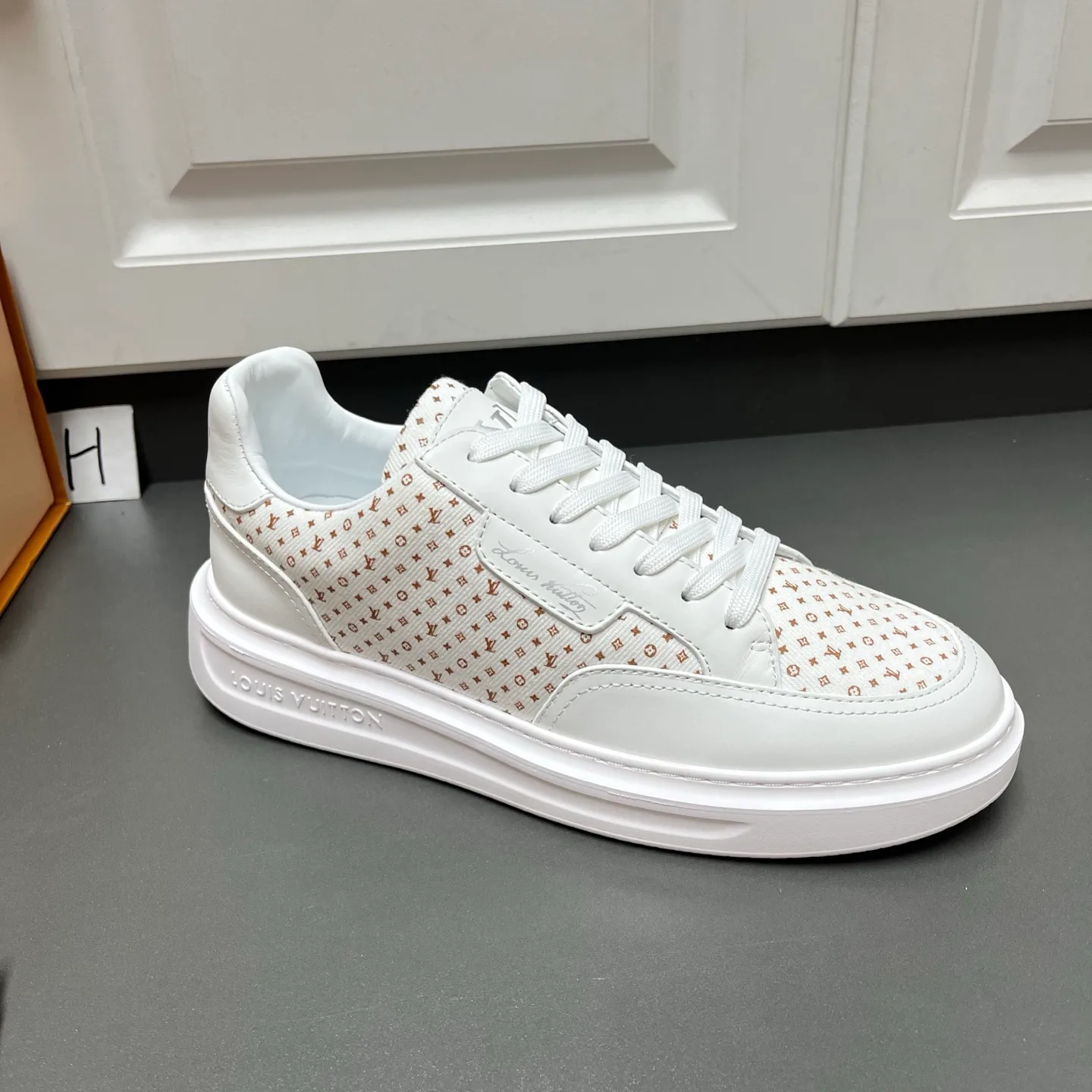 Men's Sneakers LOUIS VUITTON 18500178