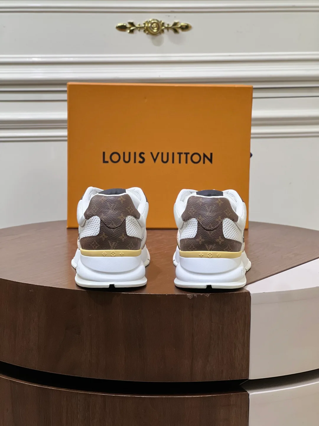 Women's Sneakers LOUIS VUITTON 17460370